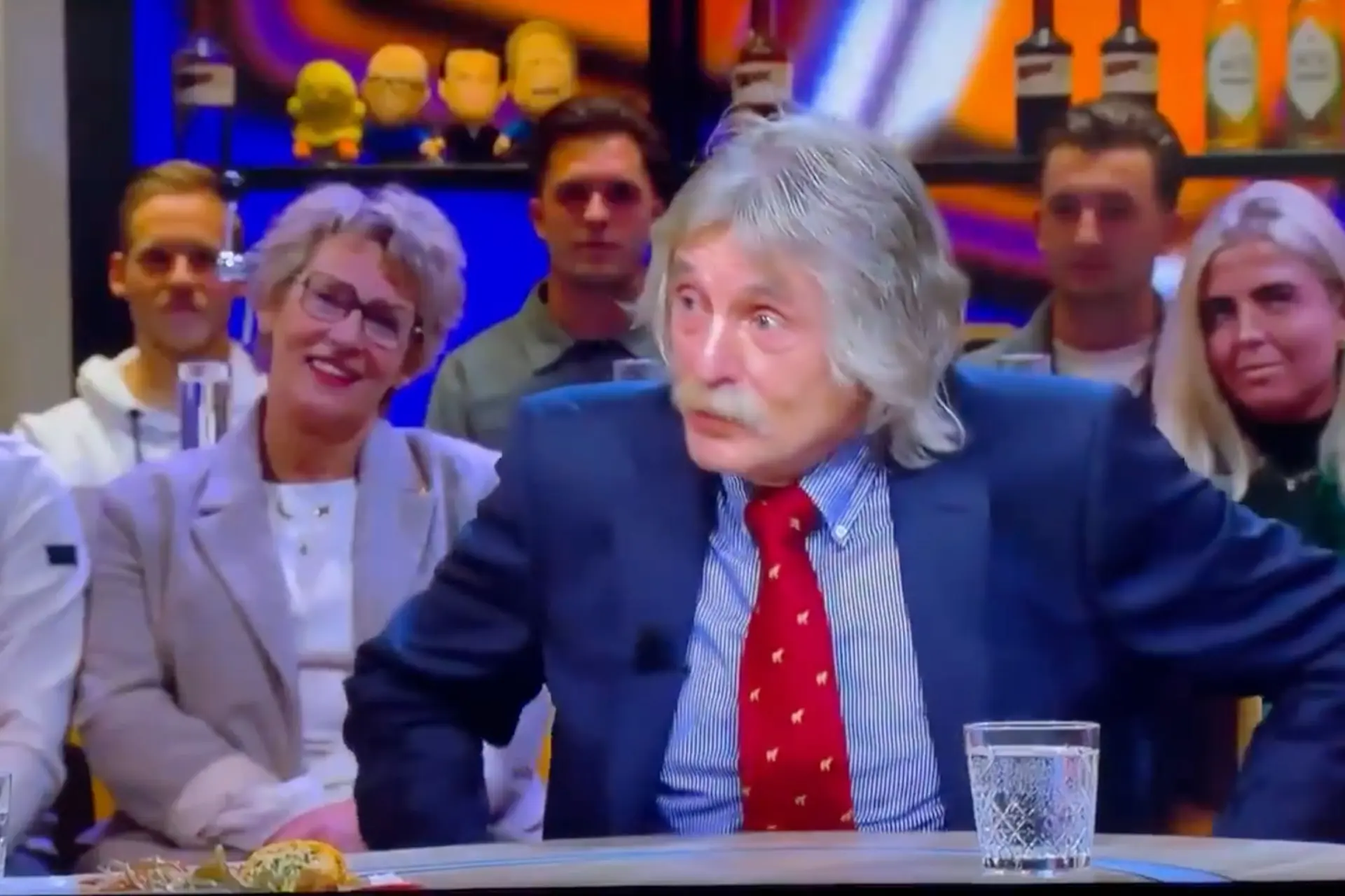 Einde Vandaag Inside? Emotionele Johan Derksen loopt live op tv UIT de studio: "Flapdrol, het is voor mij VOORBIJ"