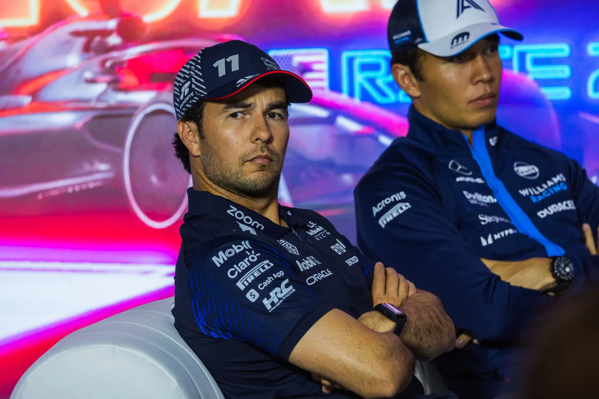 Schandalige faalhaas Sergio Perez klokt zestiende tijd in Las Vegas - Max Verstappen houdt Lando Norris achter zich