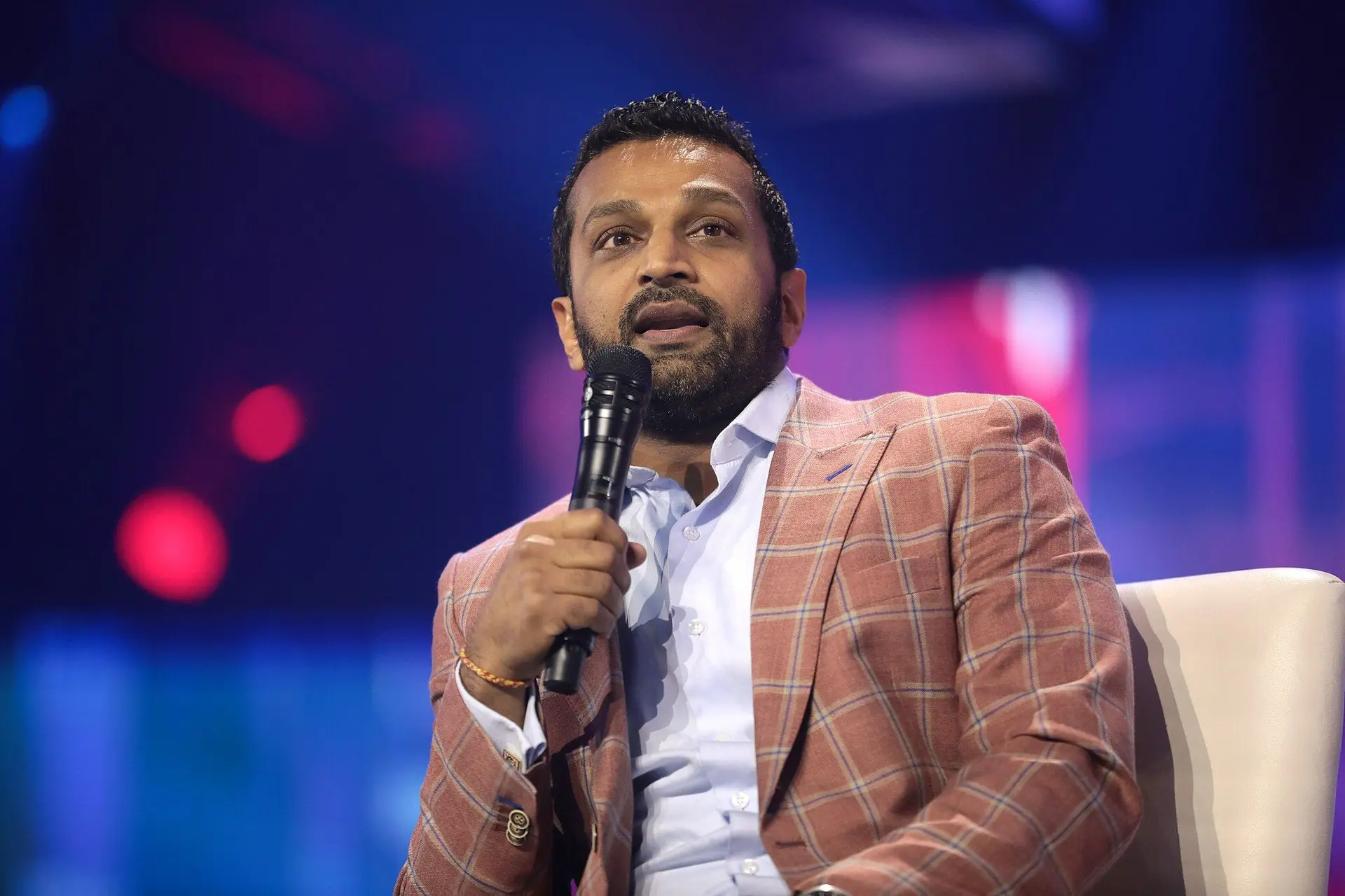 Pats! Donald Trump draagt Kashyap "Kash" Patel voor als nieuwe FBI-directeur