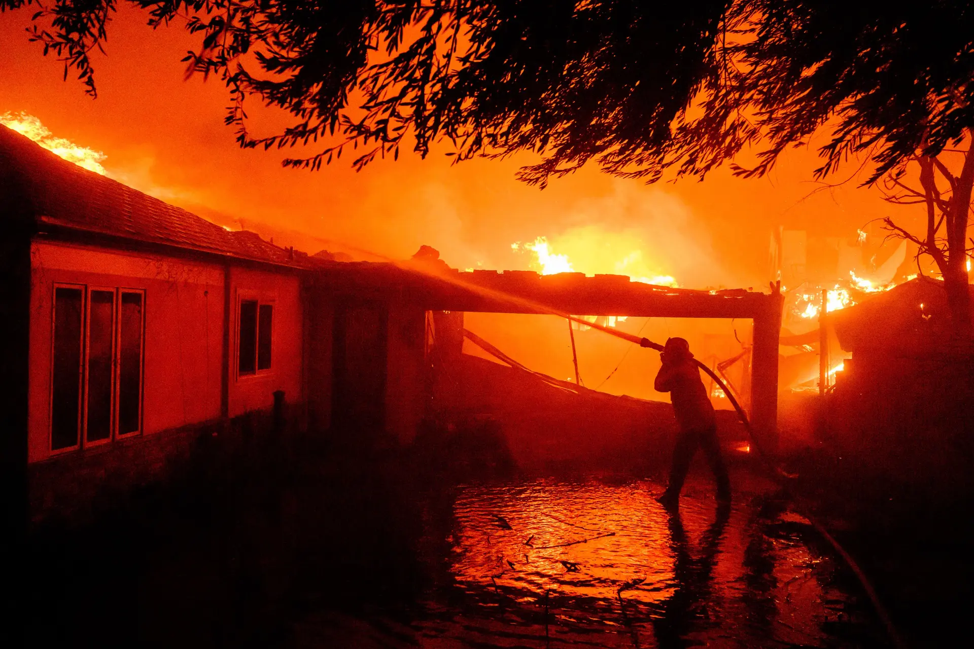 De hel op aarde: Californië brandt door links falen