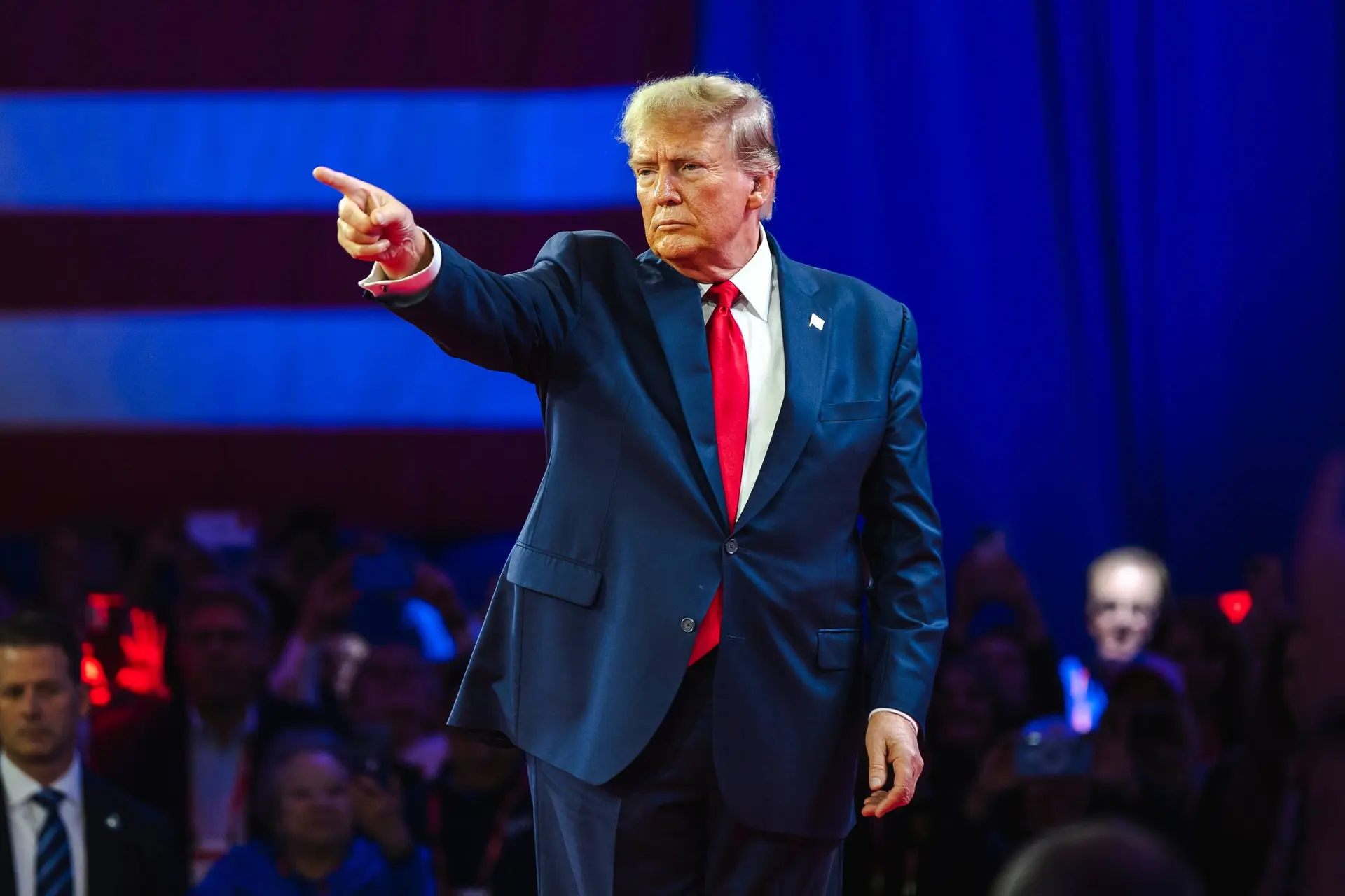 Smullen! Donald Trump dendert keihard door: Google wijzigt naam Golf van Mexico naar Golf van Amerika!