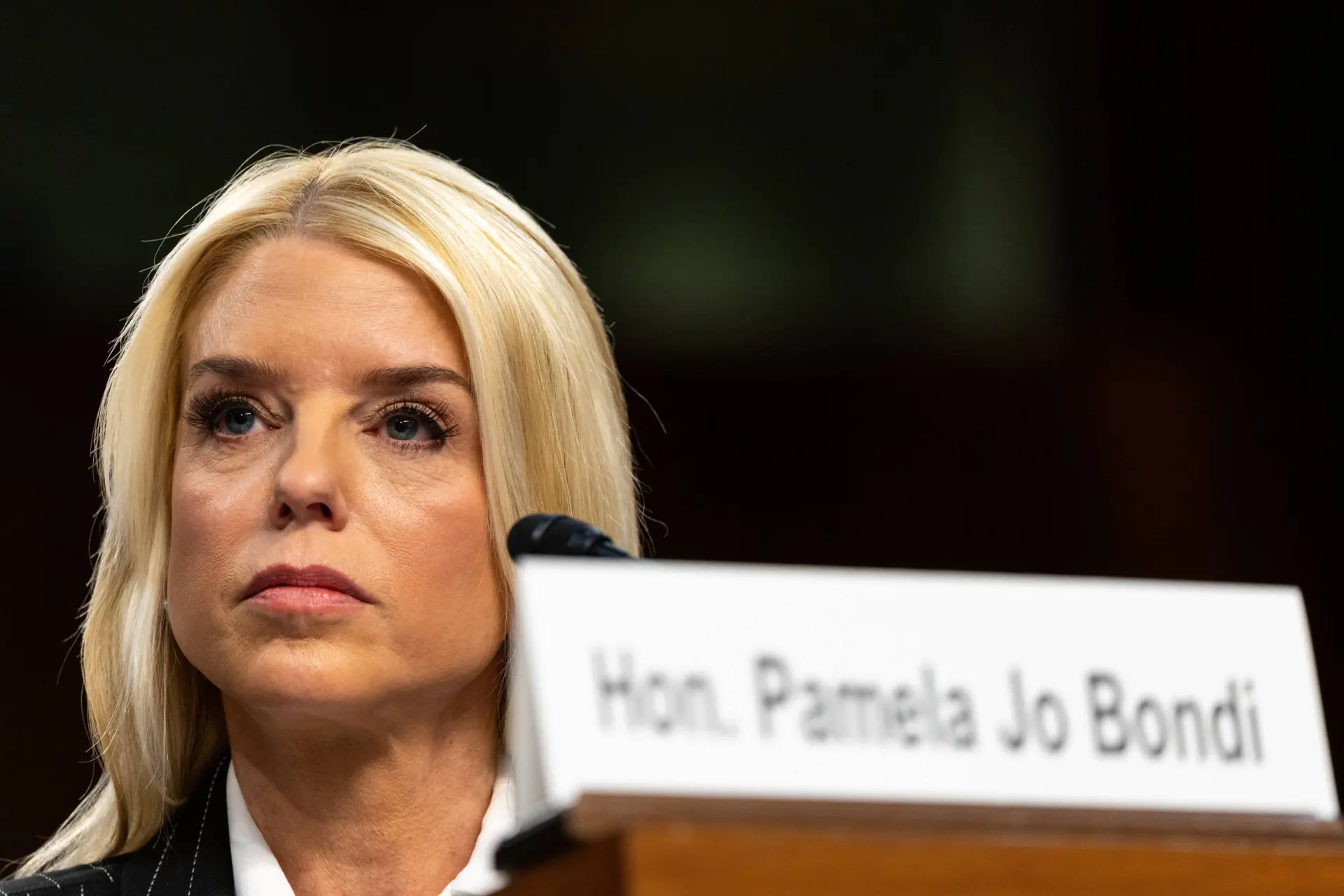 Keihard schandaal: Bondi woest om verborgen Epstein-bewijs van FBI