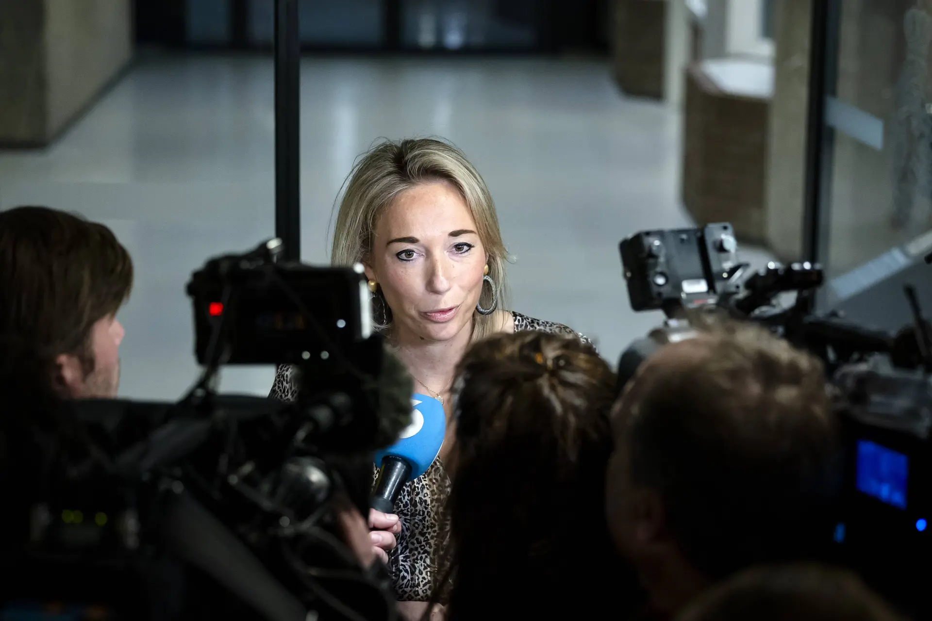 PVV-oorlog in kabinet! Coenradie knalt minister Faber neer om lintjes
