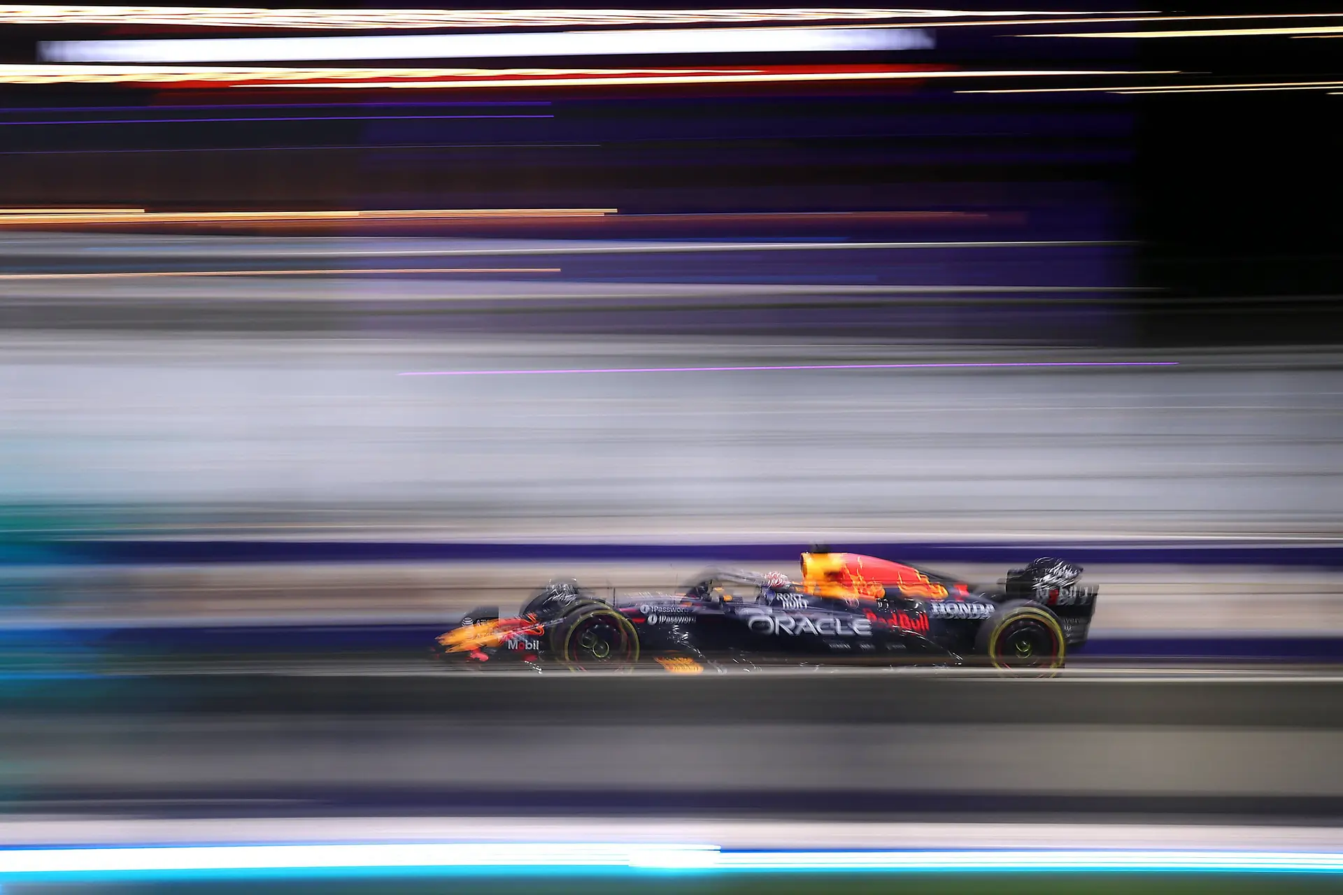 MAGISTRALE MAX! Verstappen pakt pole in Saoedi-Arabië na nagelbijtend slot