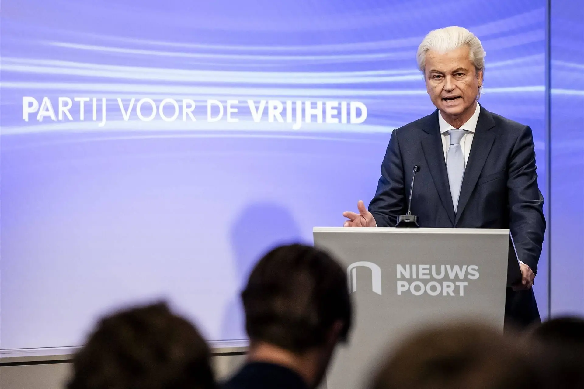 Wilders eist binnen paar weken asielstop, dreigt met kabinetsval