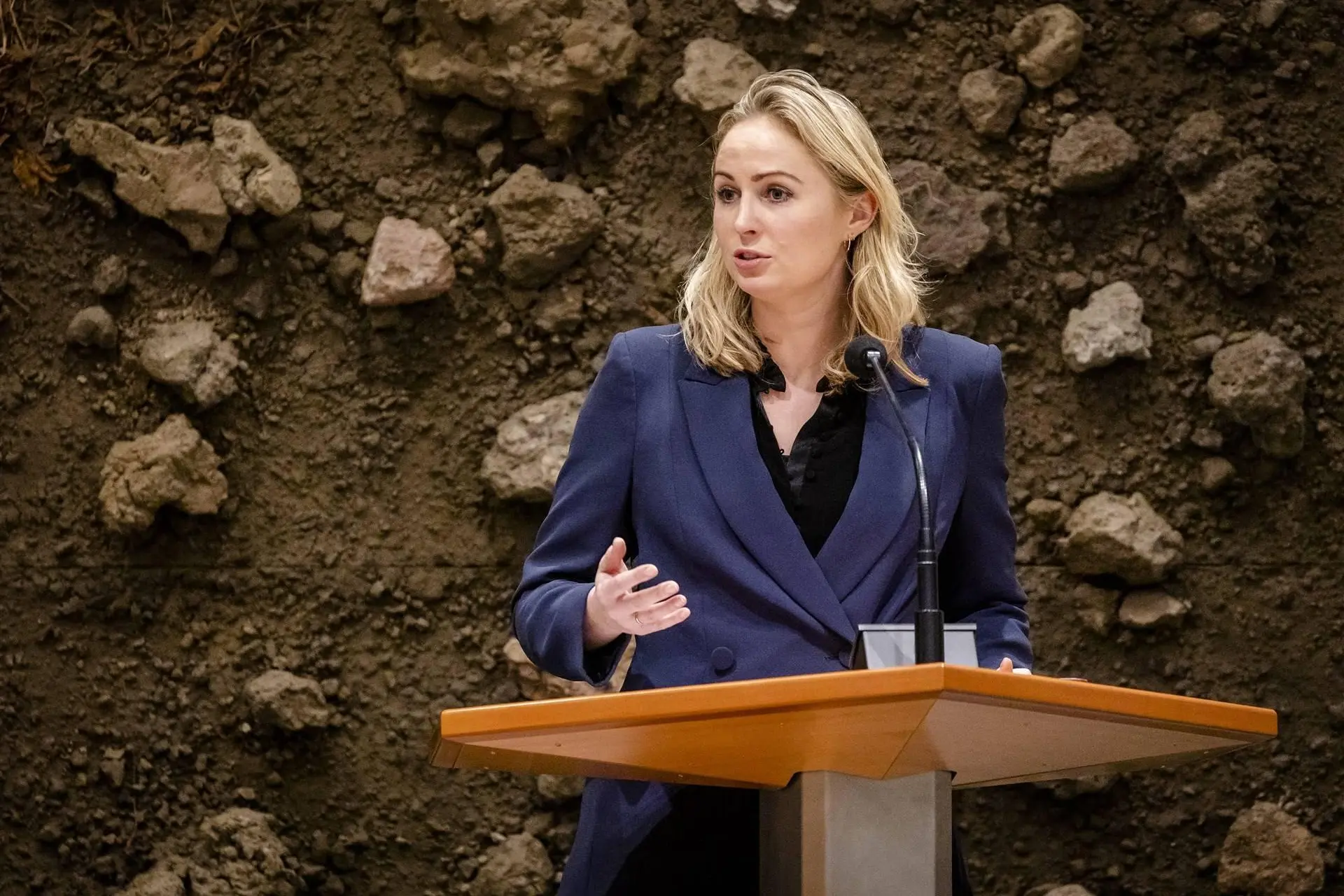 VVD: Faber (PVV) had al veel verder kunnen zijn met asielplannen