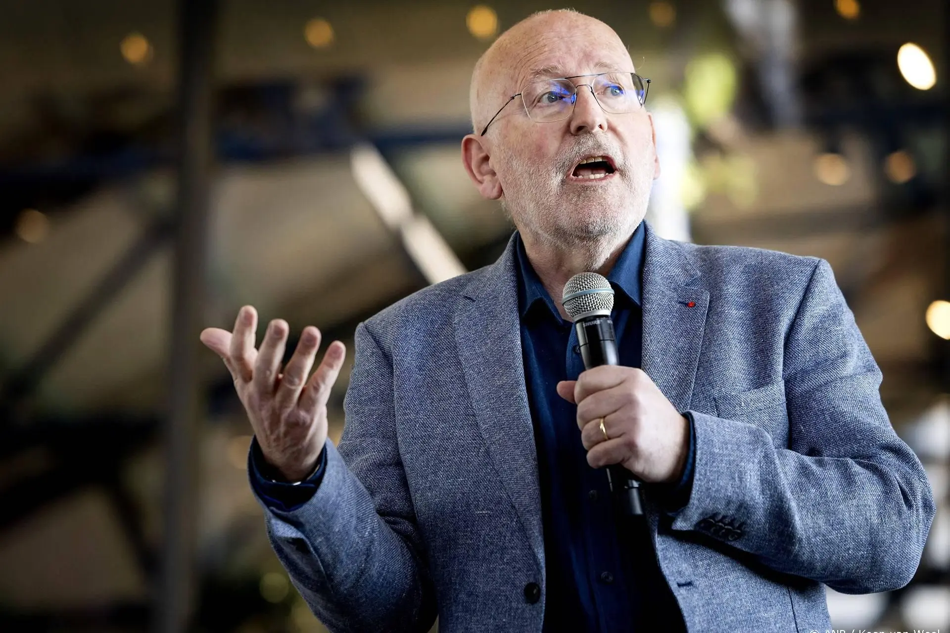 Timmermans: overheid moet aandeelhouder defensiebedrijven worden
