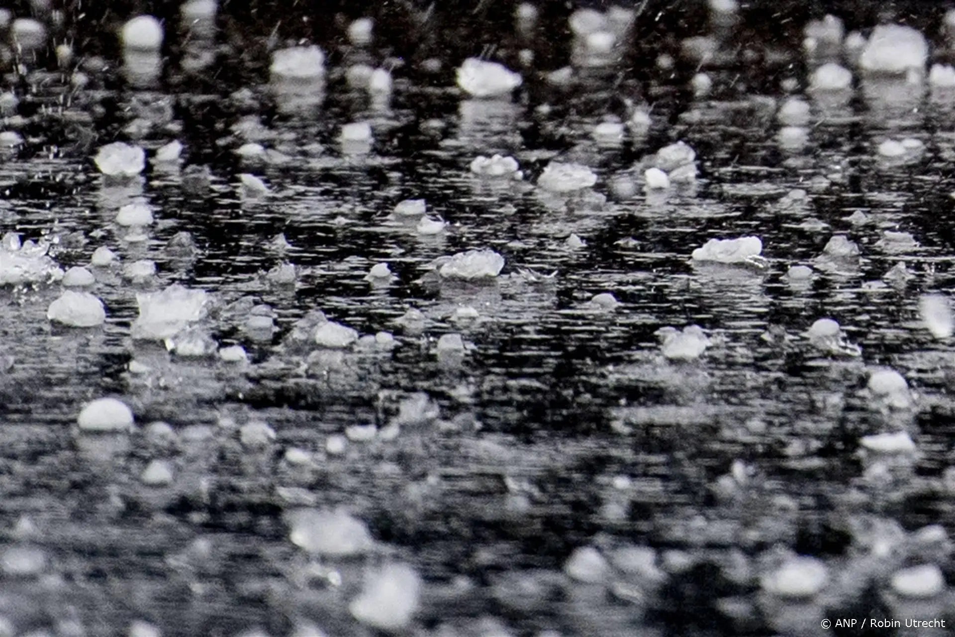 Buienradar meldt hagelstenen zo groot als knikkers in Limburg