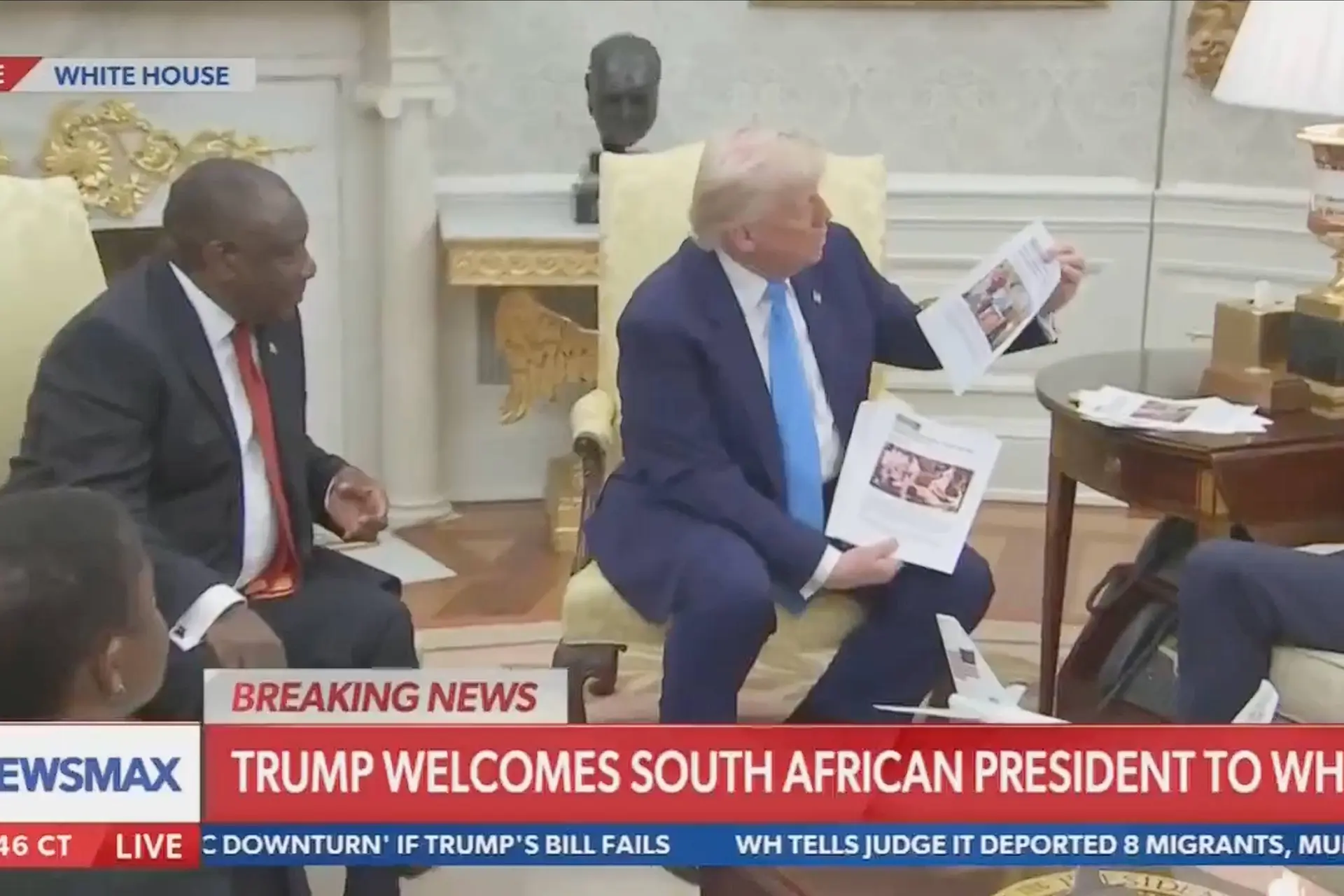 Ongelooflijk: Trump toont Ramaphosa video’s van vermoorde blanke boeren in Oval Office!