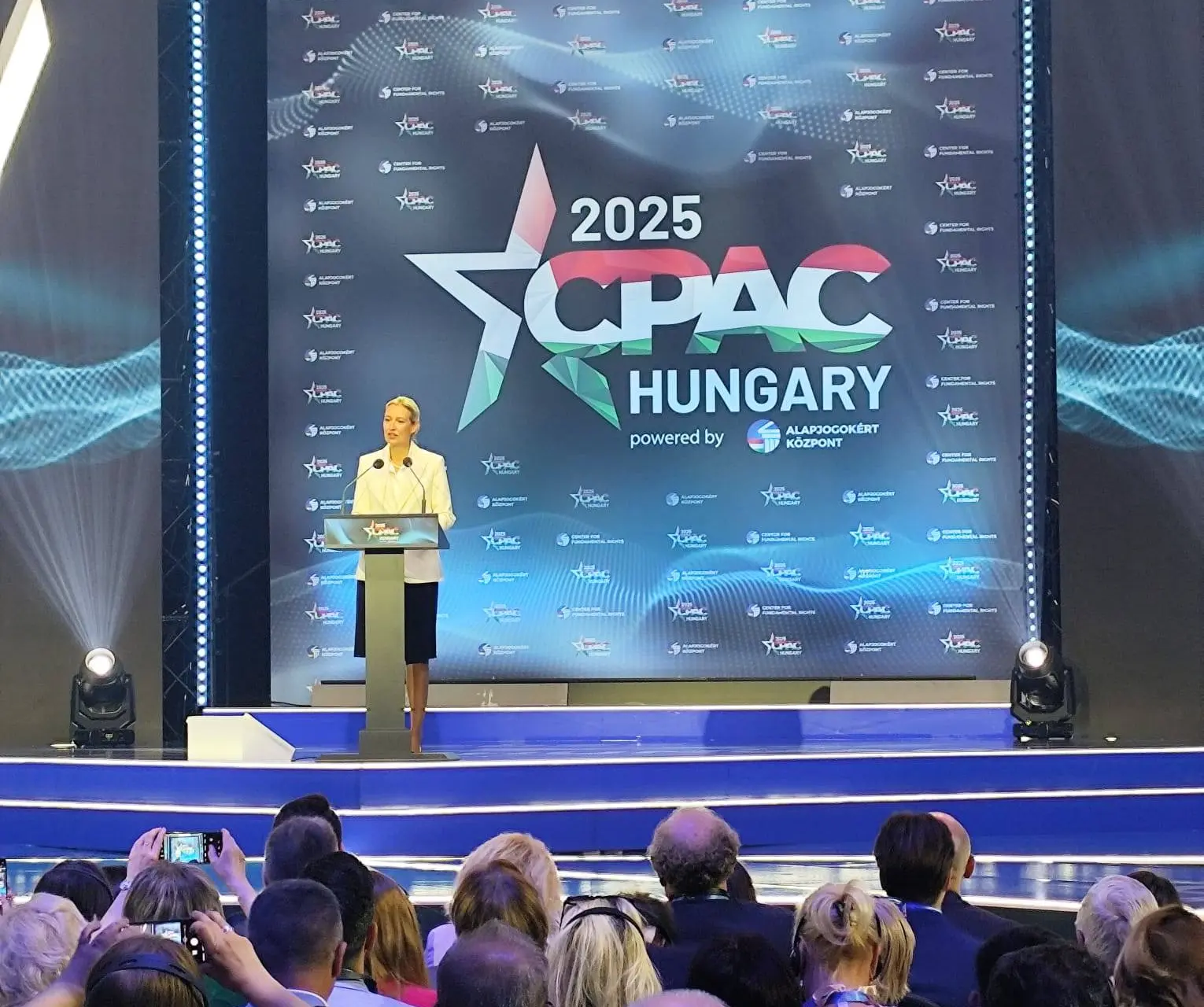 -DDS exclusief- Een Krachtige Boodschap van Eenheid en Vrijheid: Orbán en Weidel Schitteren op CPAC Hungary 2025