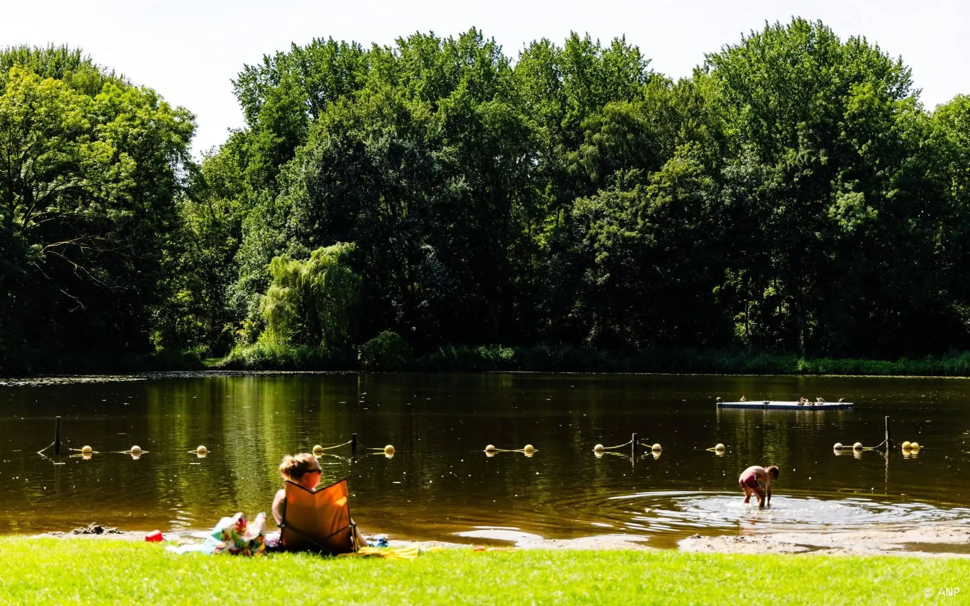 Gezondheidsrisico's 87 zwemlocaties door slechte waterkwaliteit