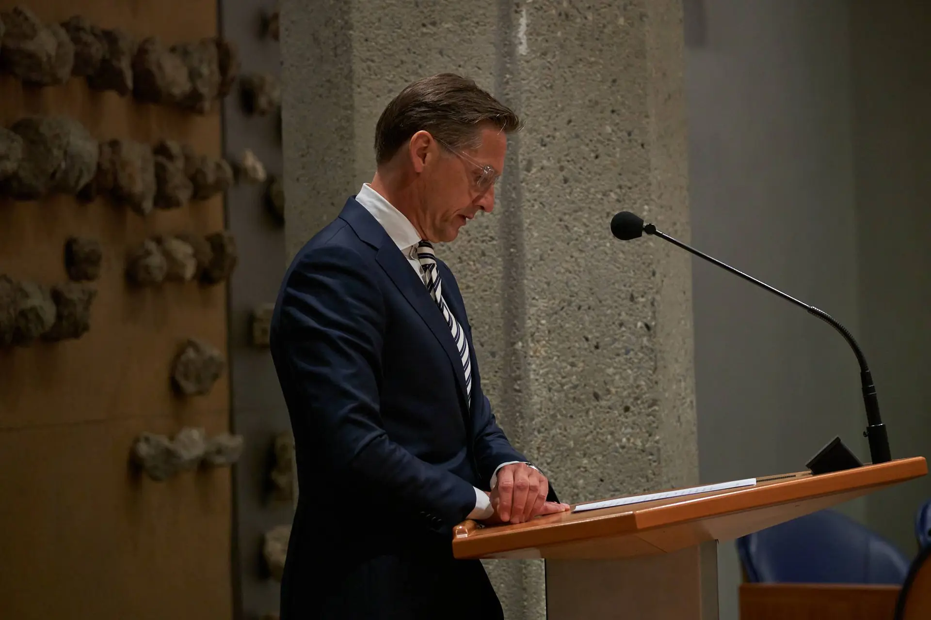 Rechts keert JA21 de rug toe: ruzie, chaos en dalende peilingen breken de partij op