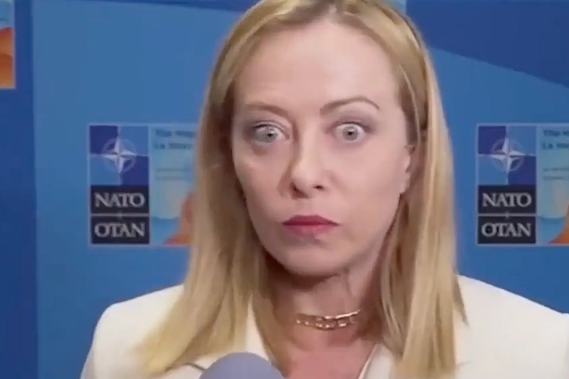 Video van Giorgia Meloni gaat viraal – speculatie over opvallend gedrag