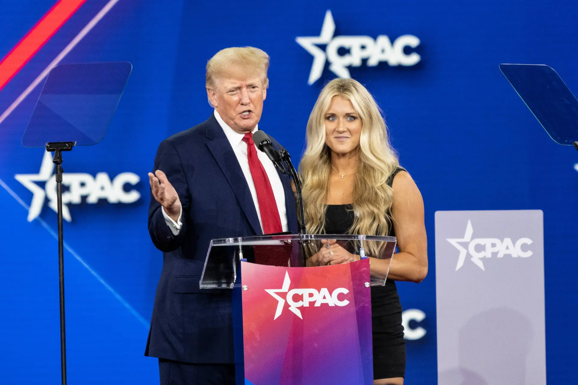 Woke-Amerika slaat door: woord 'moeder' wordt geschrapt – "De oorlog is nog lang niet gewonnen!"