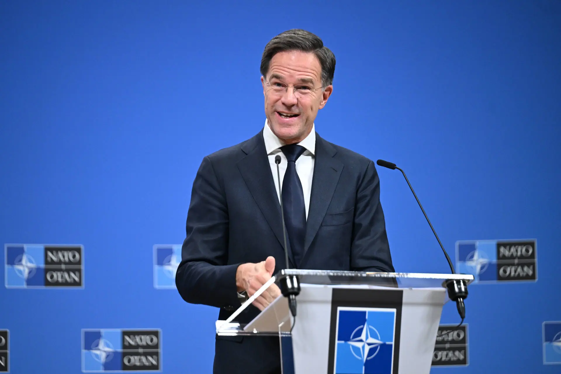Rutte roept op tot krankzinnige wapenwedloop: NAVO moet luchtafweer vervijfvoudigen