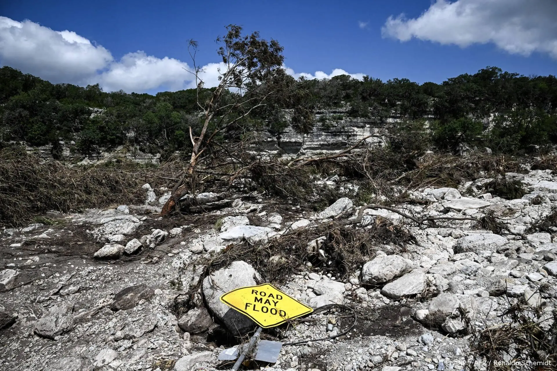 Dodental overstromingen Texas stijgt naar zeker 120