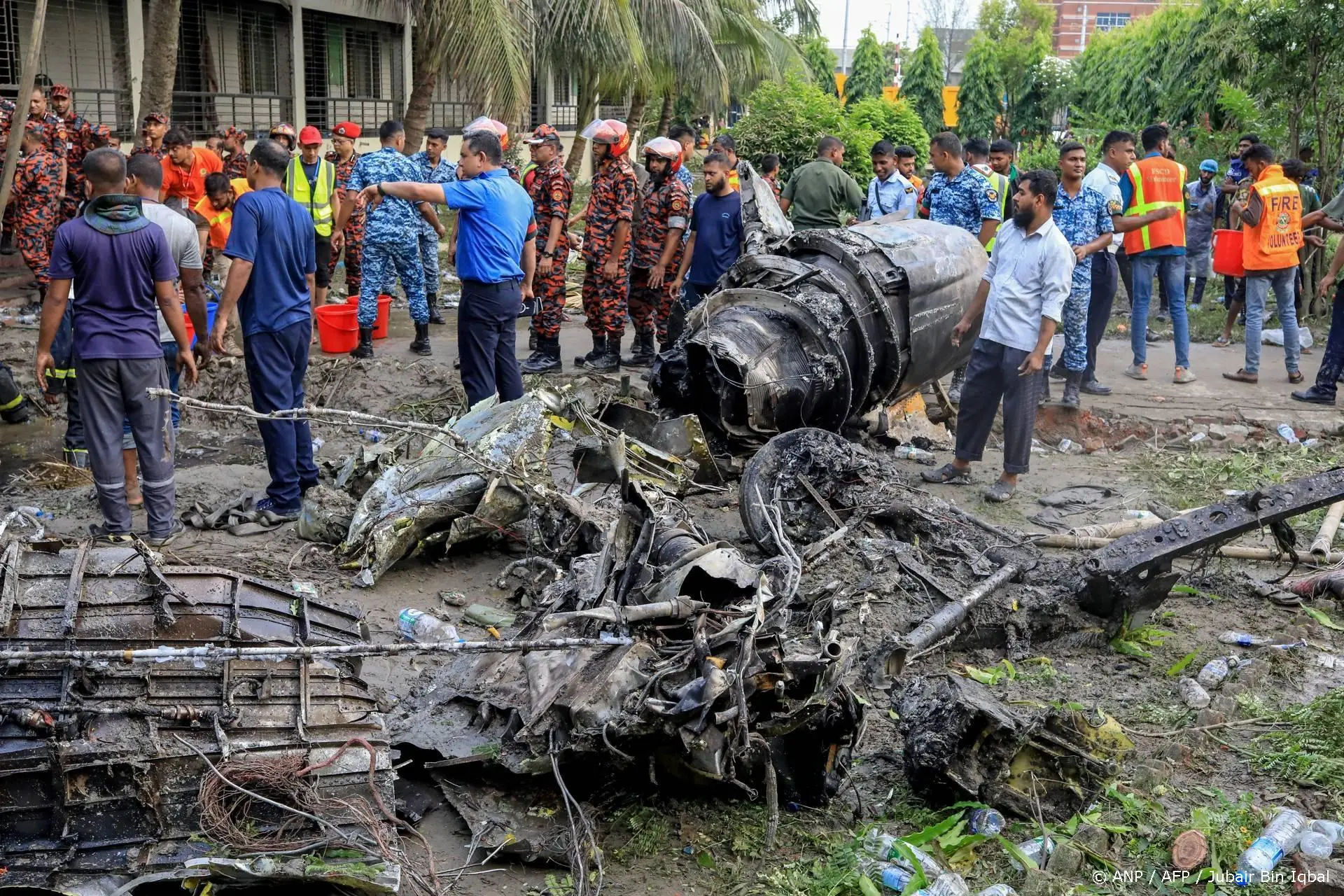 Dodental vliegtuigcrash Bangladesh loopt op