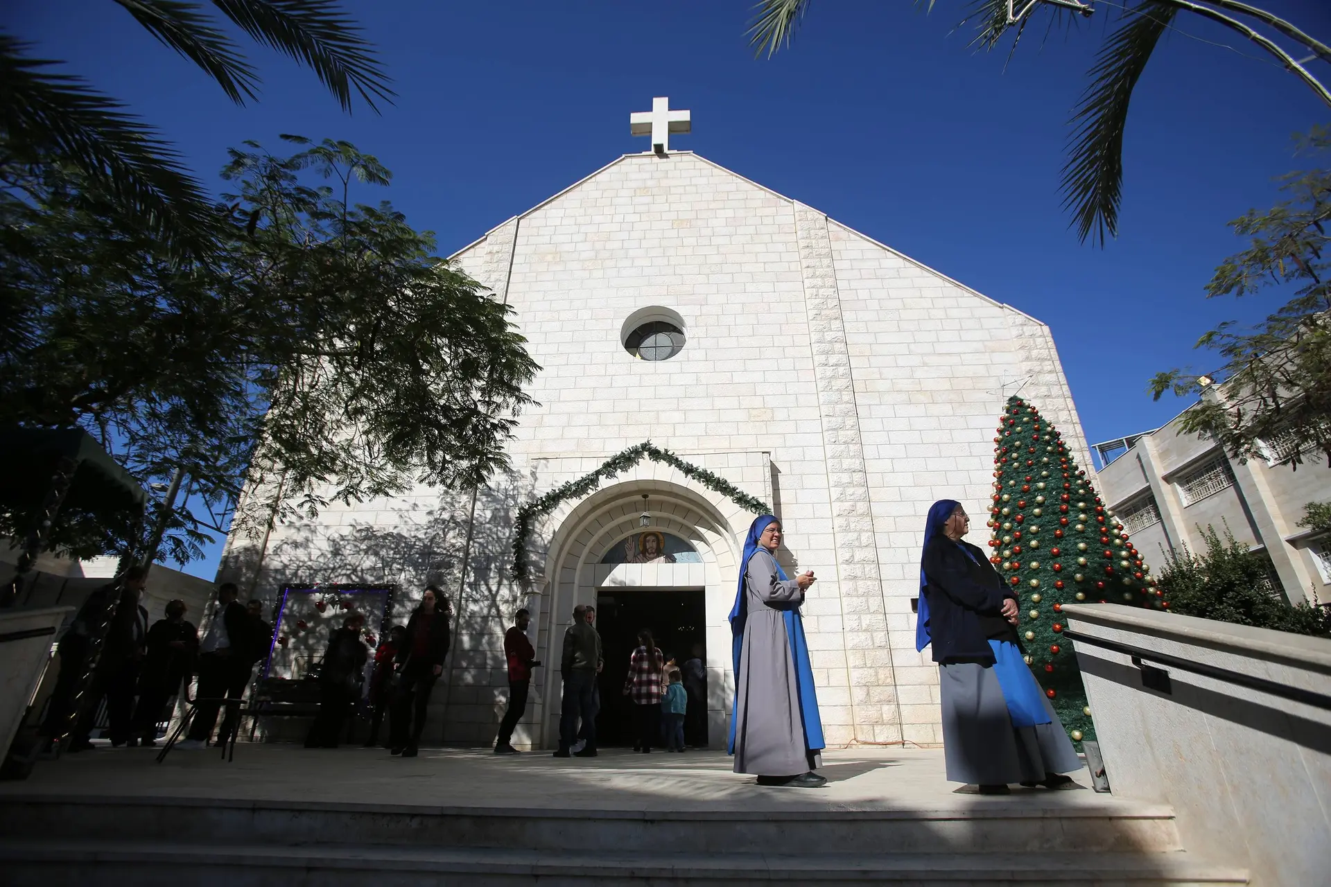 Katholieke Kerk in Gaza totaal vernietigd Israëlische tank: 3 doden, meerdere gewonden
