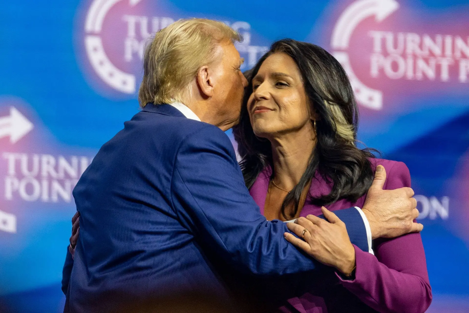 Tulsi Gabbard luidt noodklok: ‘Deep state saboteert Trump op alle niveaus’