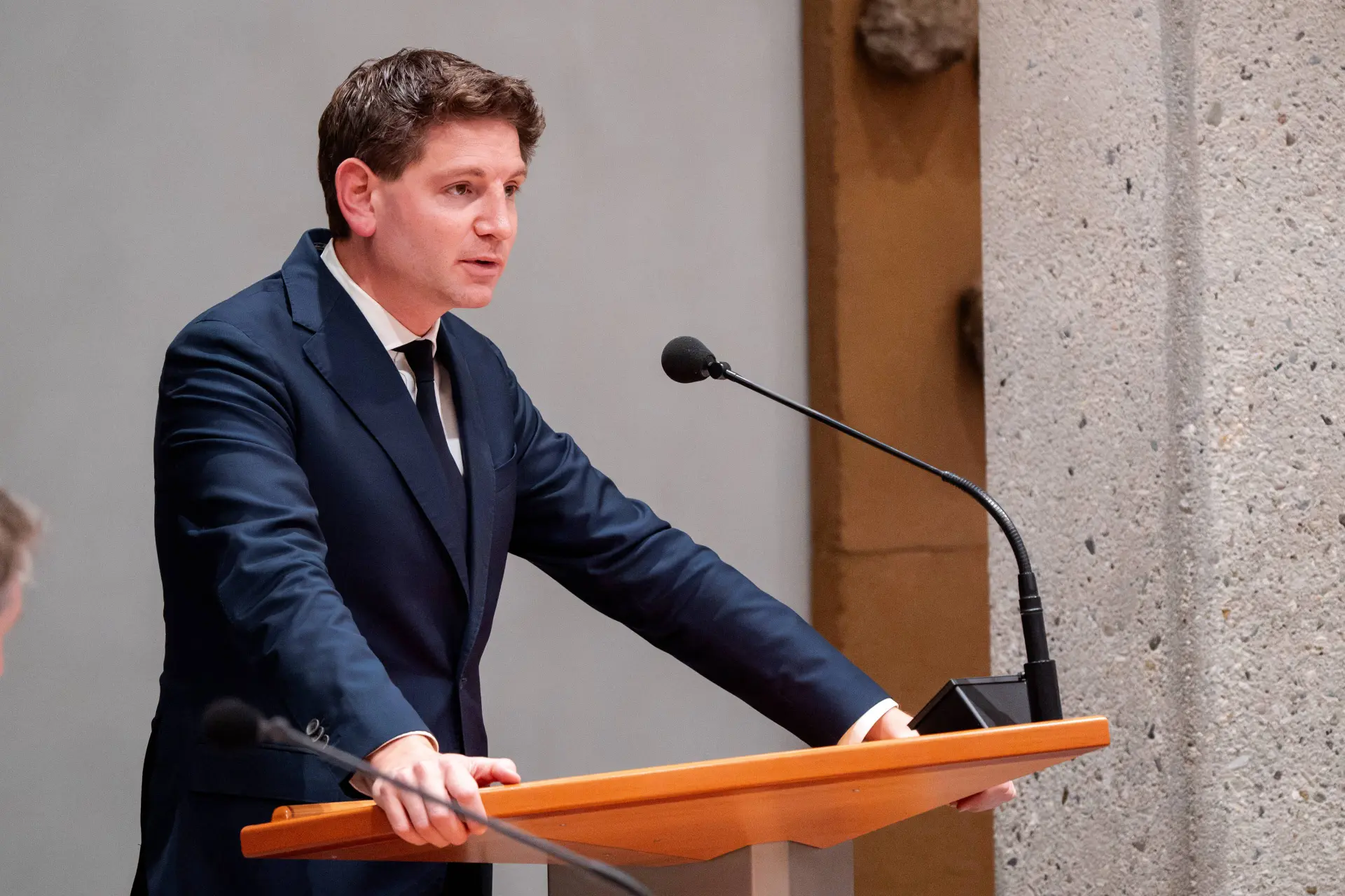 Briefje van Jan legt Paternotte genadeloos op de pijnbank: patat bakken tegen Rusland?