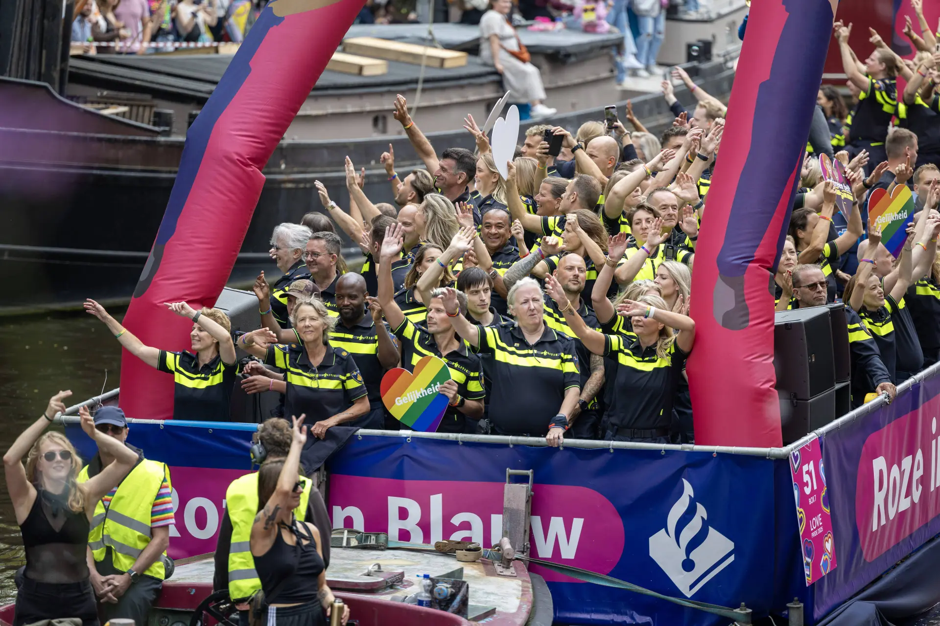 Raisa Blommestijn woedend over canal pride politie: ‘Politie is geen propaganda-instituut!’