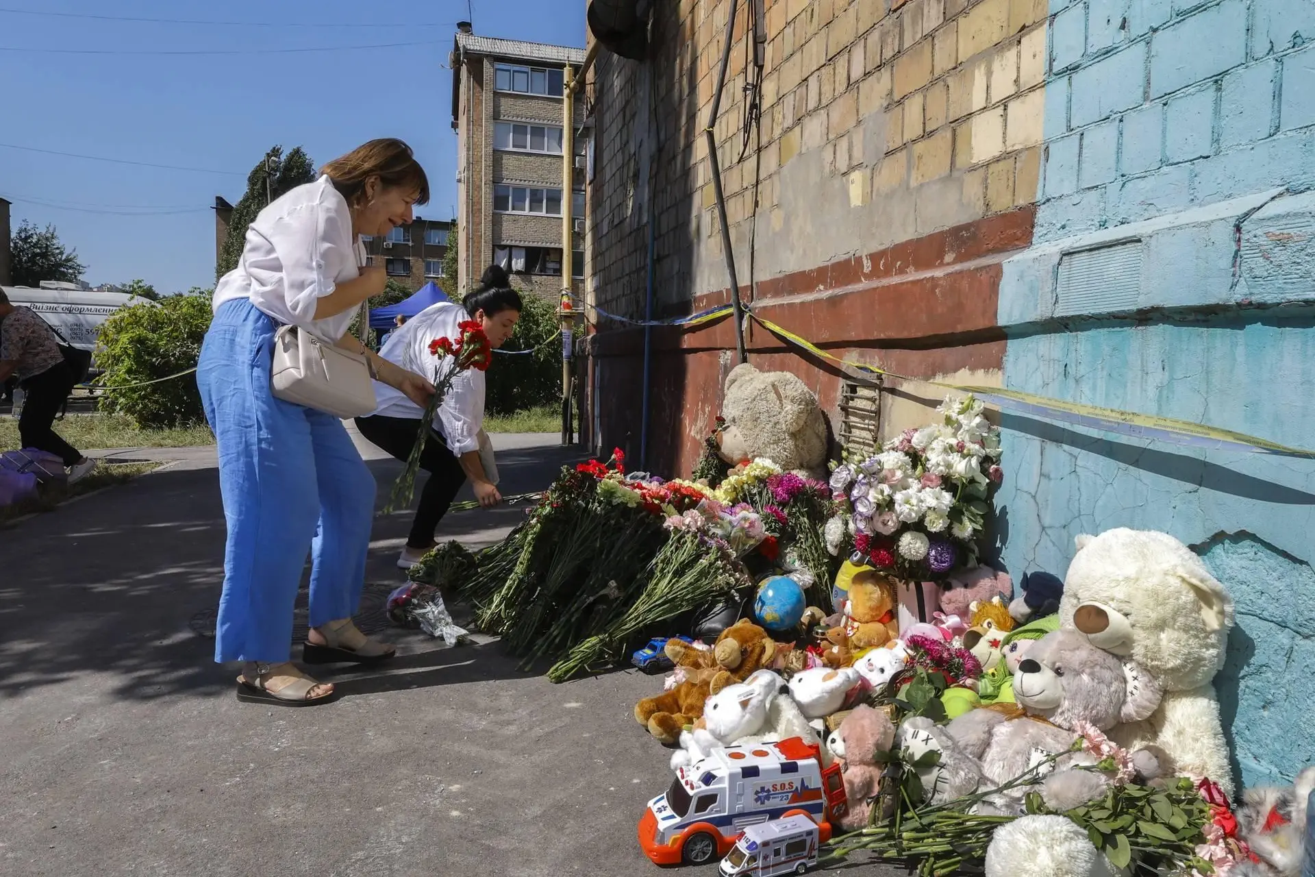 Reddingswerkers ronden berging na grote aanval Kyiv af: 25 doden