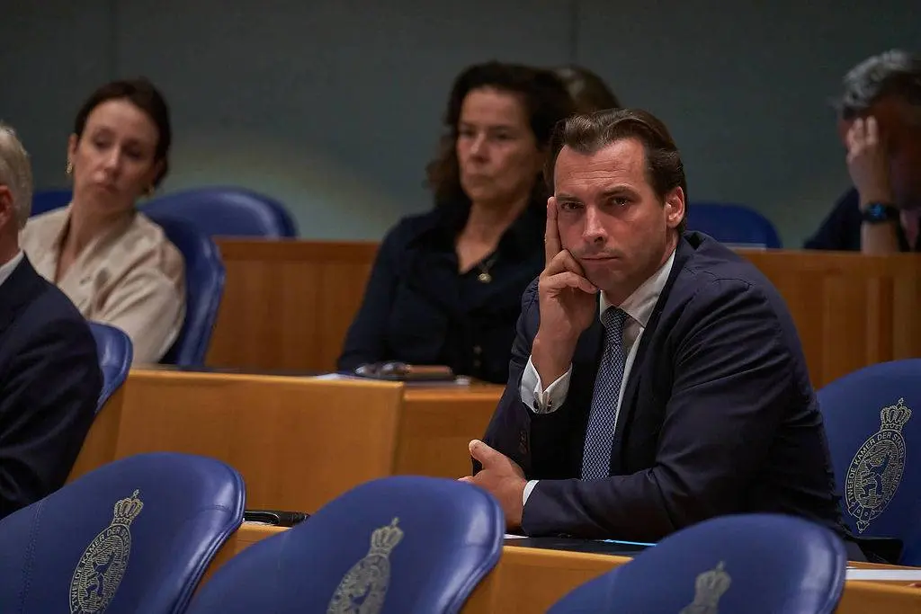 Schokkend: BBB én VVD stemmen tegen intrekking Spreidingswet – Nederland blijft één groot AZC