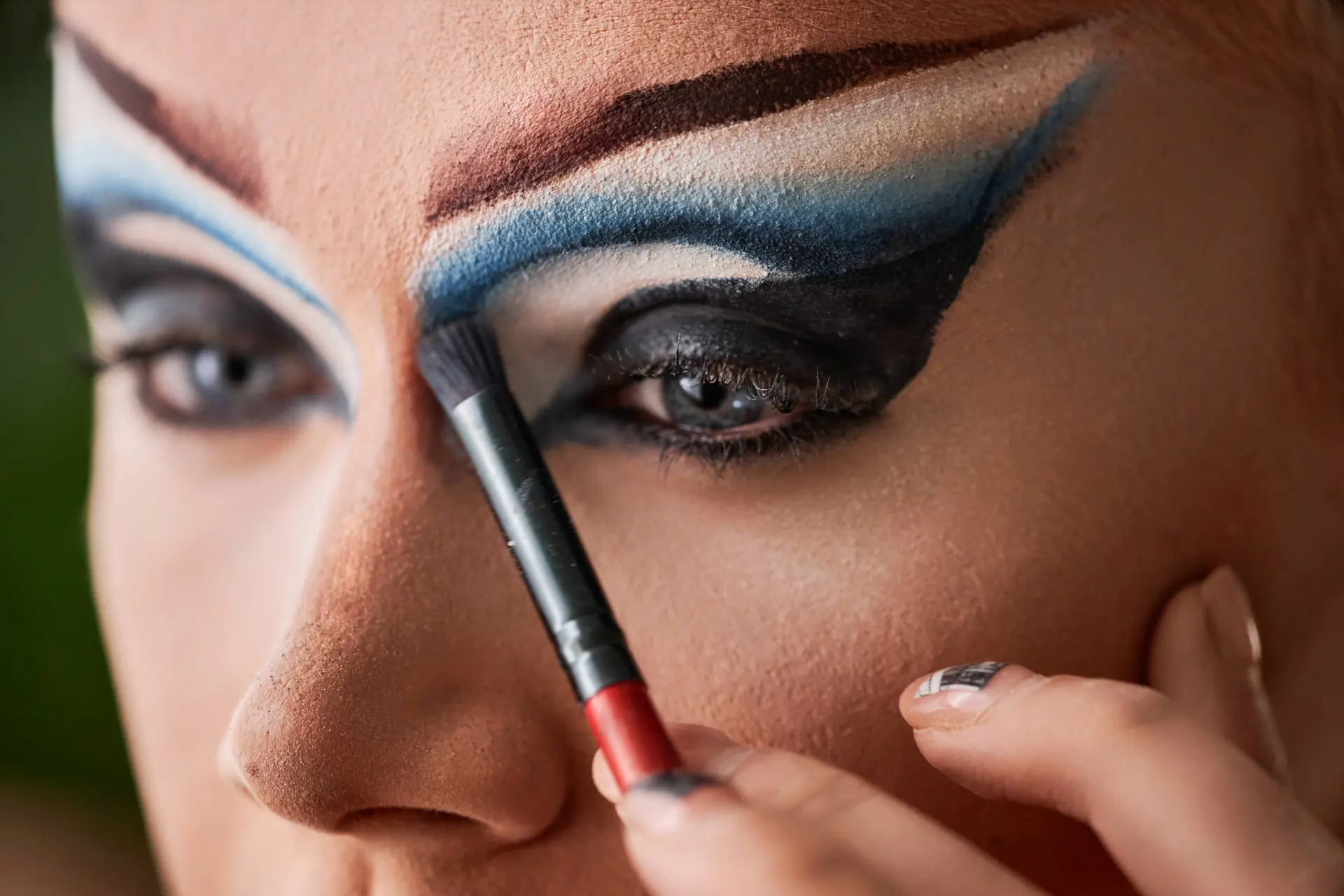 Verzet tegen woke-gekte werkt: dragqueen-event voor kinderen geschrapt na protest