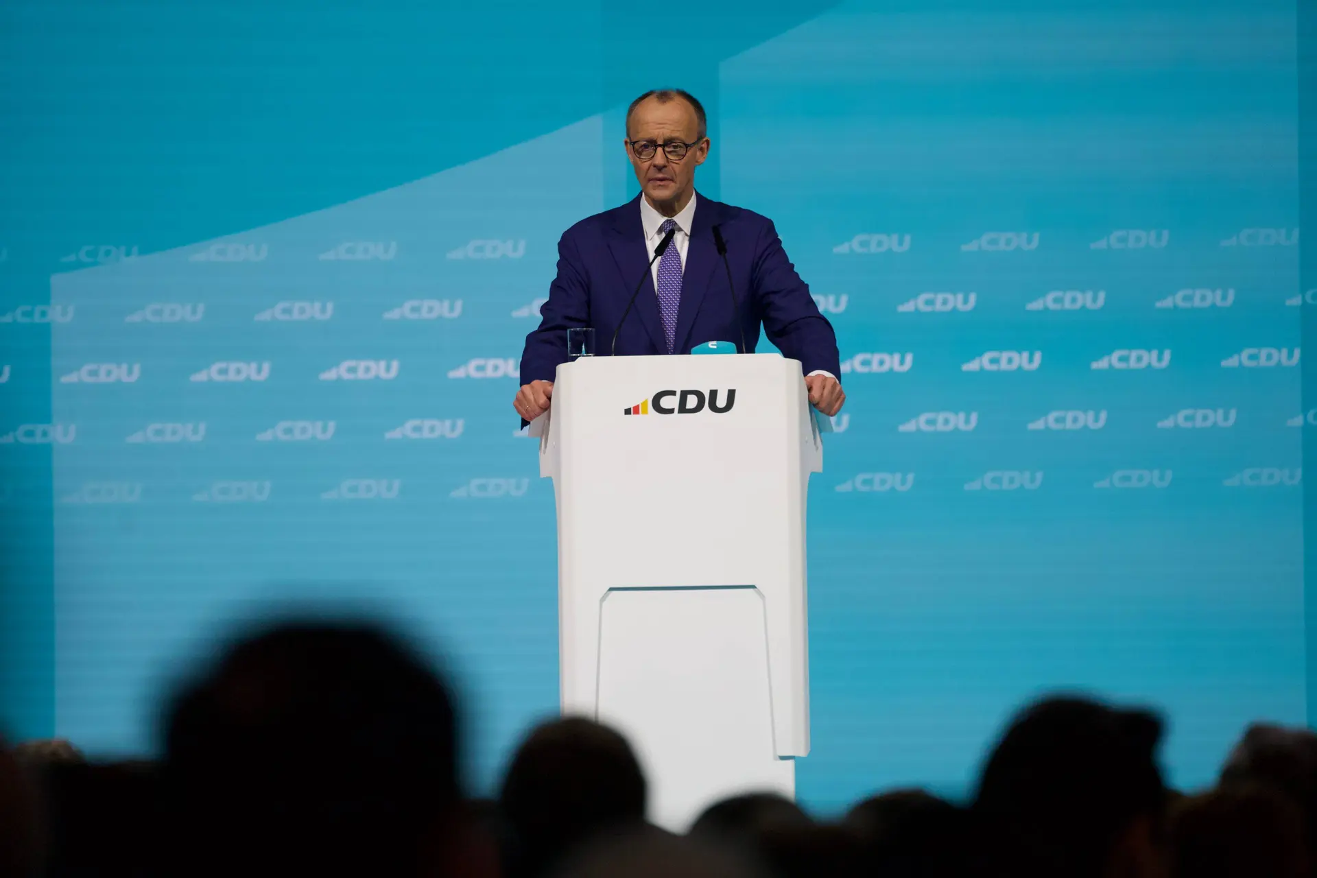 Merz faalt hard in eerste 100 dagen – AfD profiteert van chaos en zwakte