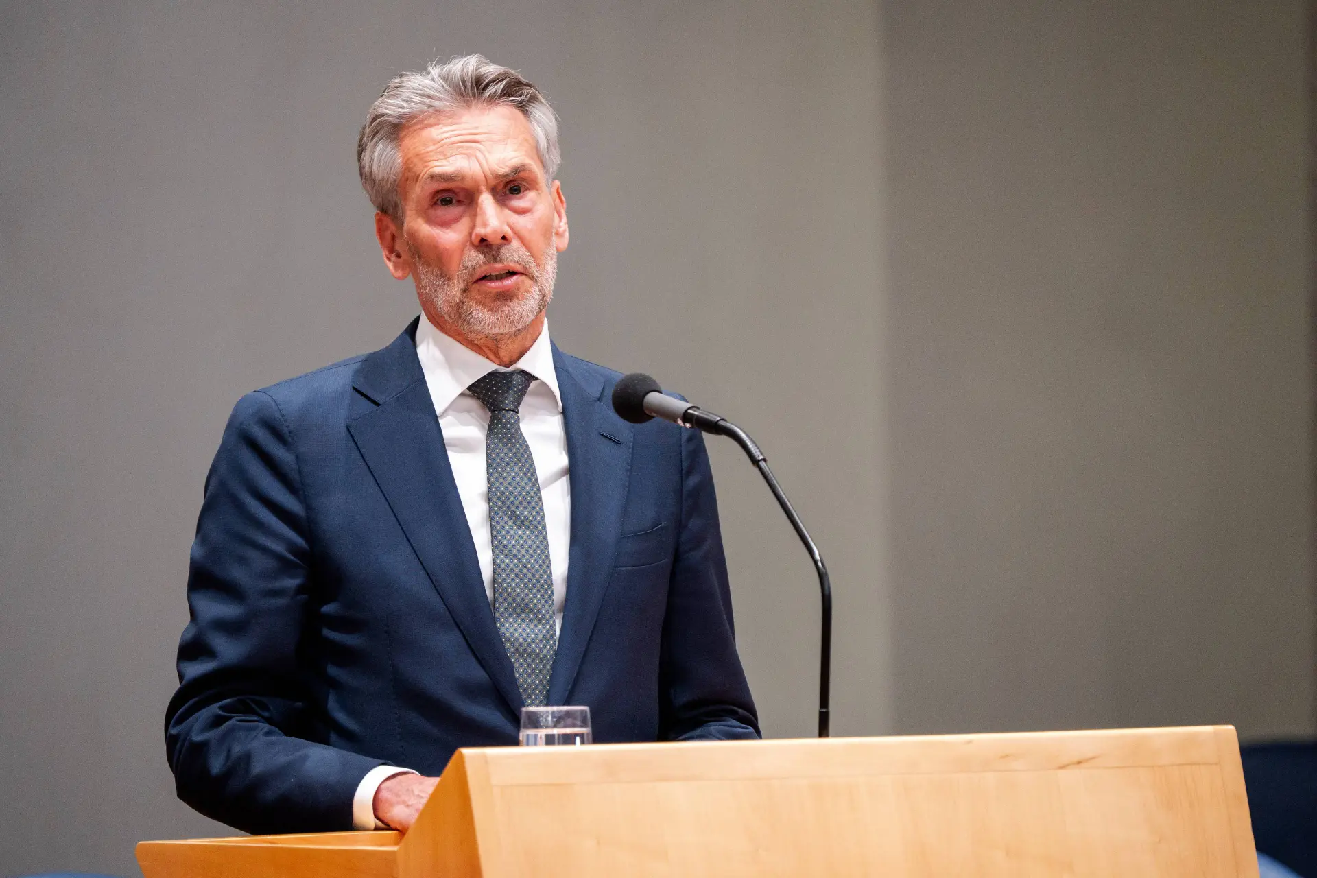 Onvoorstelbaar: Schoof zoekt dialoog met moslimjongeren terwijl Nederlanders zich onveilig voelen