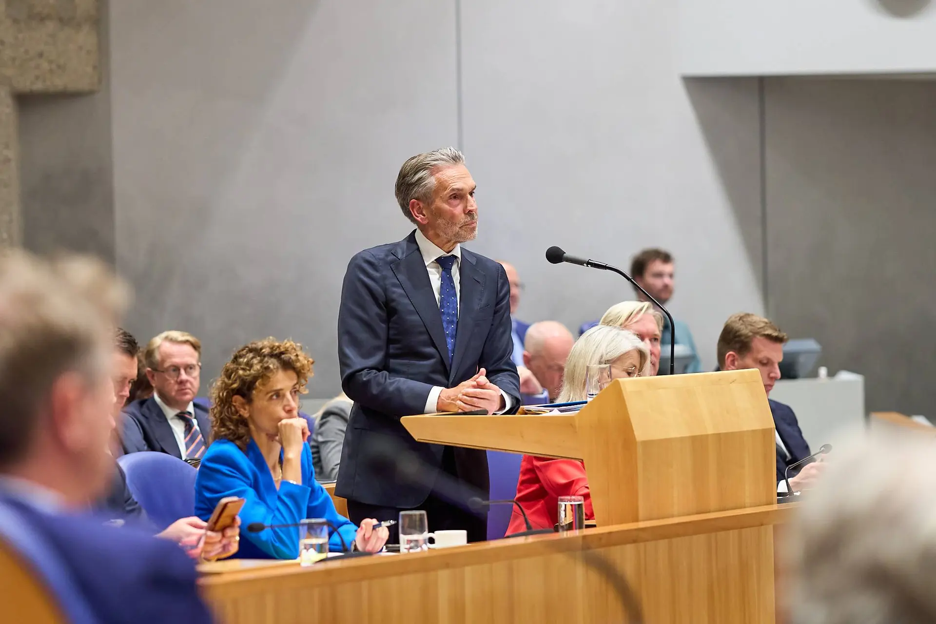 MACHTELOZE PREMIER: Schoof vertrekt door achterdeur – 'Was zogenaamd de baas, maar had 0,0 macht!'