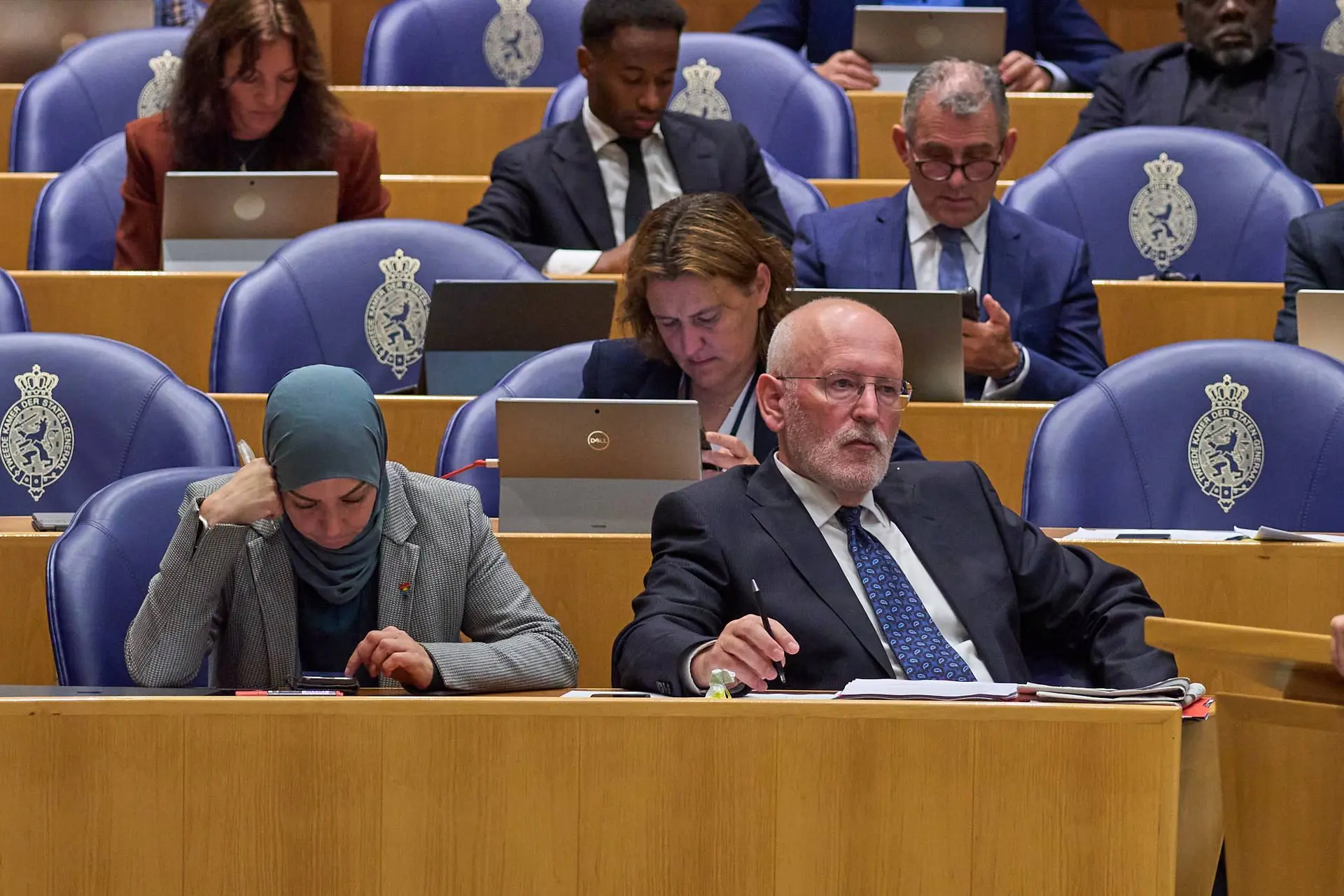 Frans Timmermans schittert door afwezigheid bij afscheid Kamerleden - slechte verliezer tot het einde