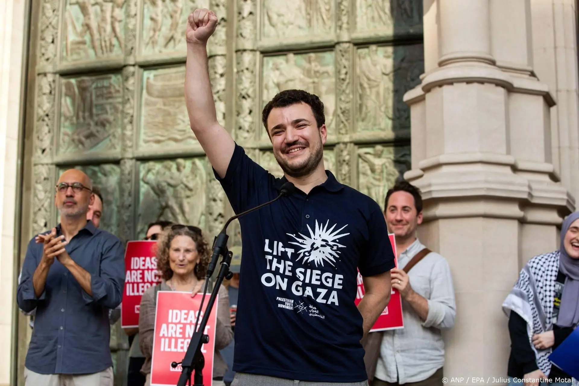 Rechter VS beveelt deportatie pro-Palestijnse activist Khalil