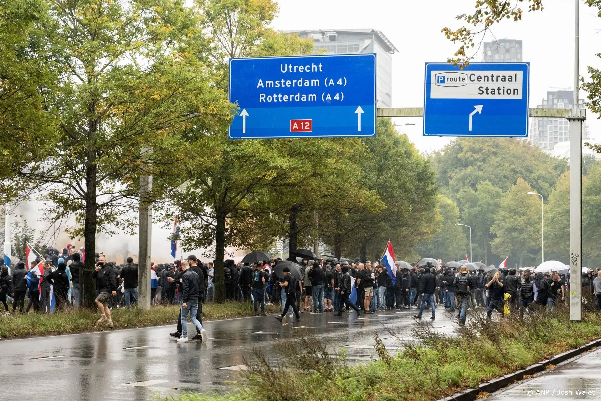 Betogers Malieveld voor strenger asielbeleid blokkeren A12 