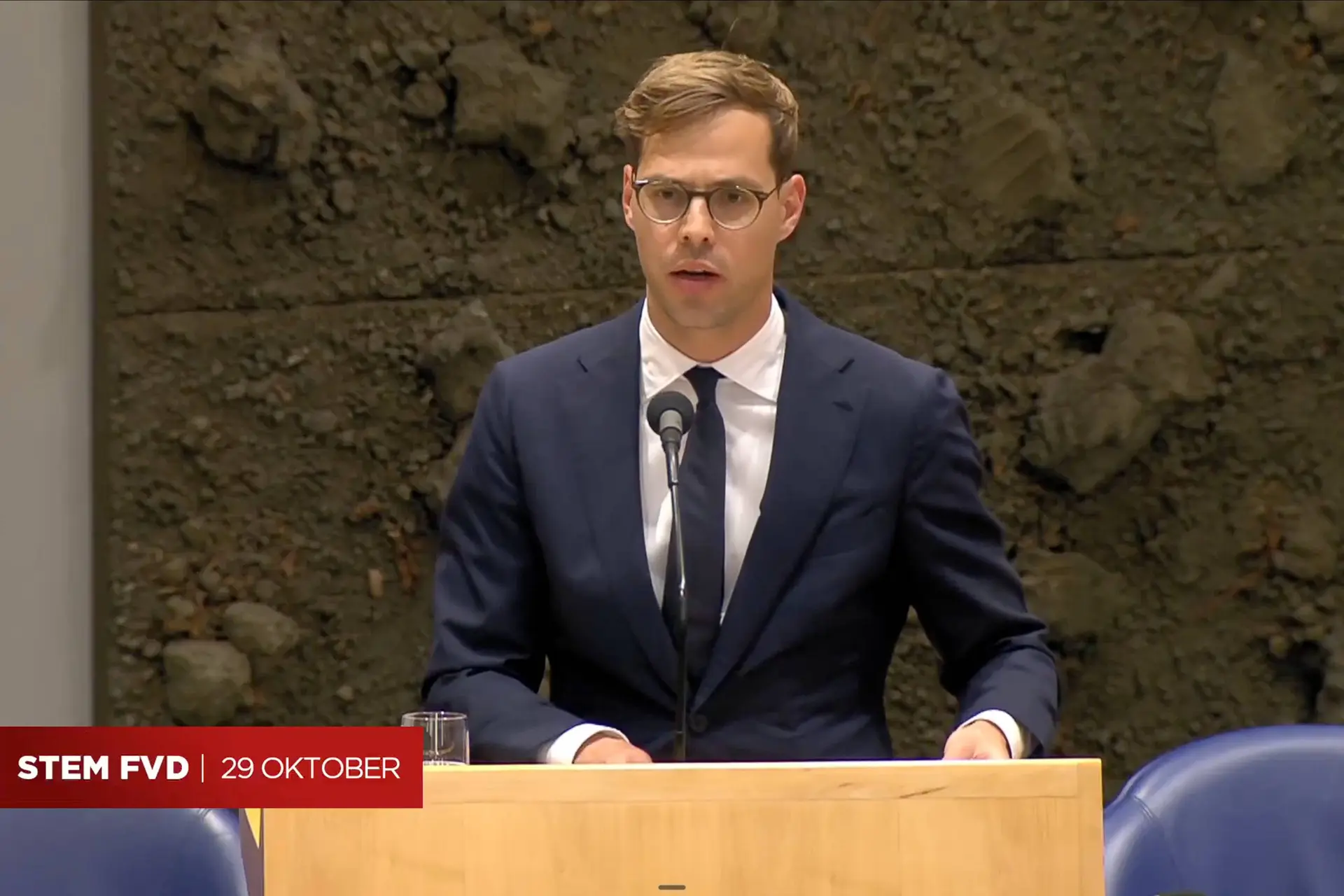 Kabinet: géén verschil tussen statushouder en Nederlander - FVD is woedend