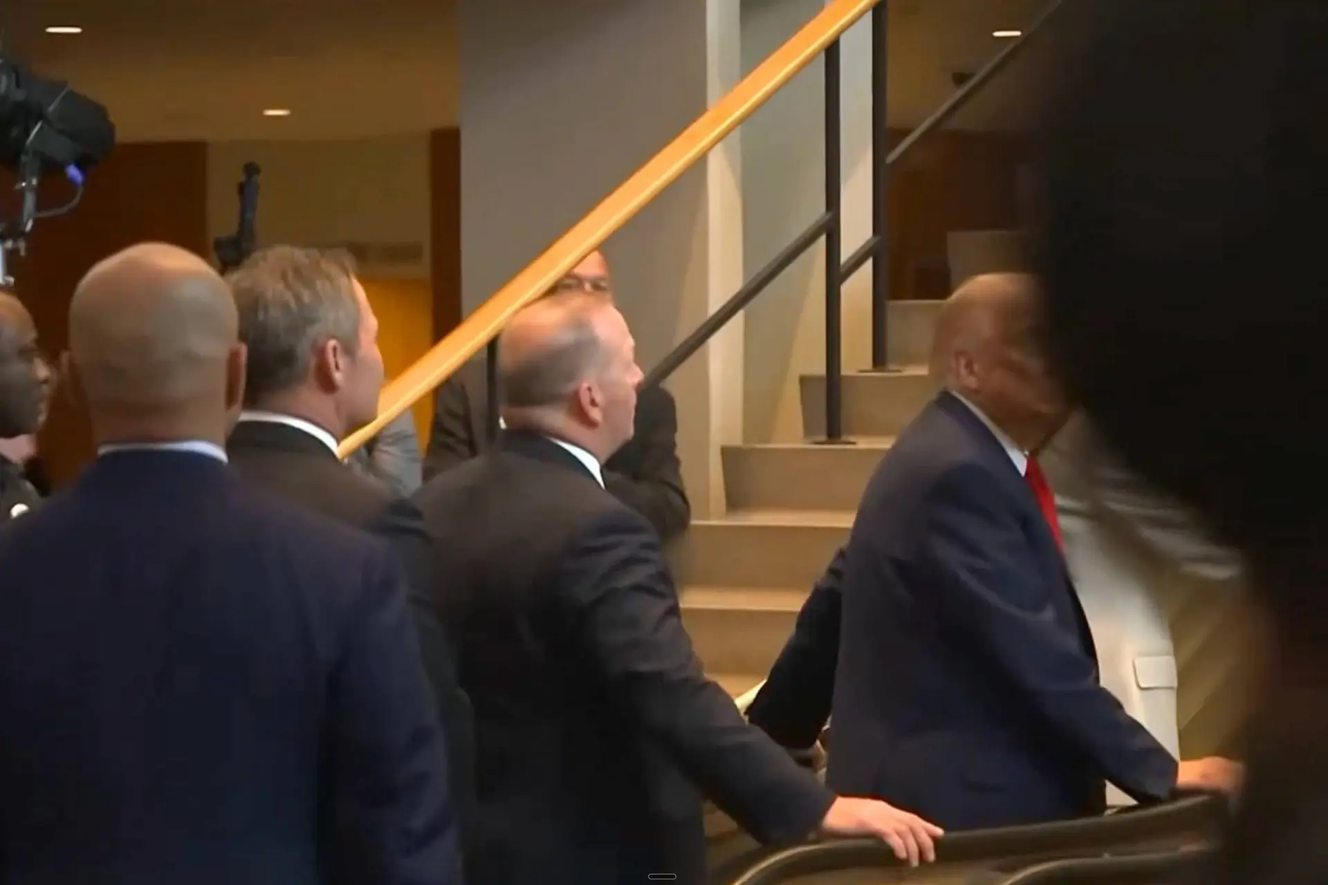 Secret Service onderzoekt roltrapincident bij VN: poging tot vernedering van Trump?