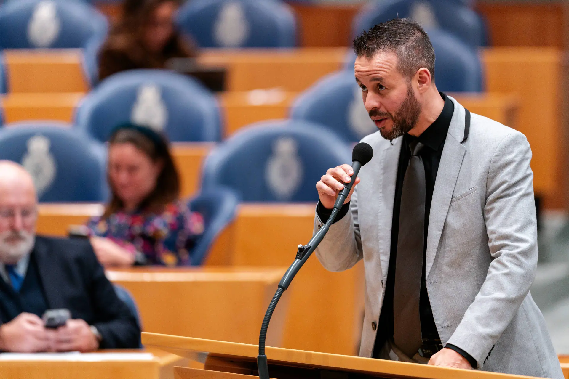 Denk-Kamerlid Ismail el Abassi liegt: Wilders en rechts waren wél fel tegen rellen Den Haag