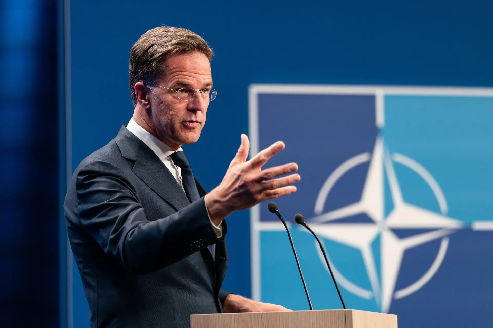 OORLOGSHITSER RUTTE: 'Oekraïne KOMT in de NAVO en dat is onomkeerbaar!' (Ondanks verzet VS en Hongarije)