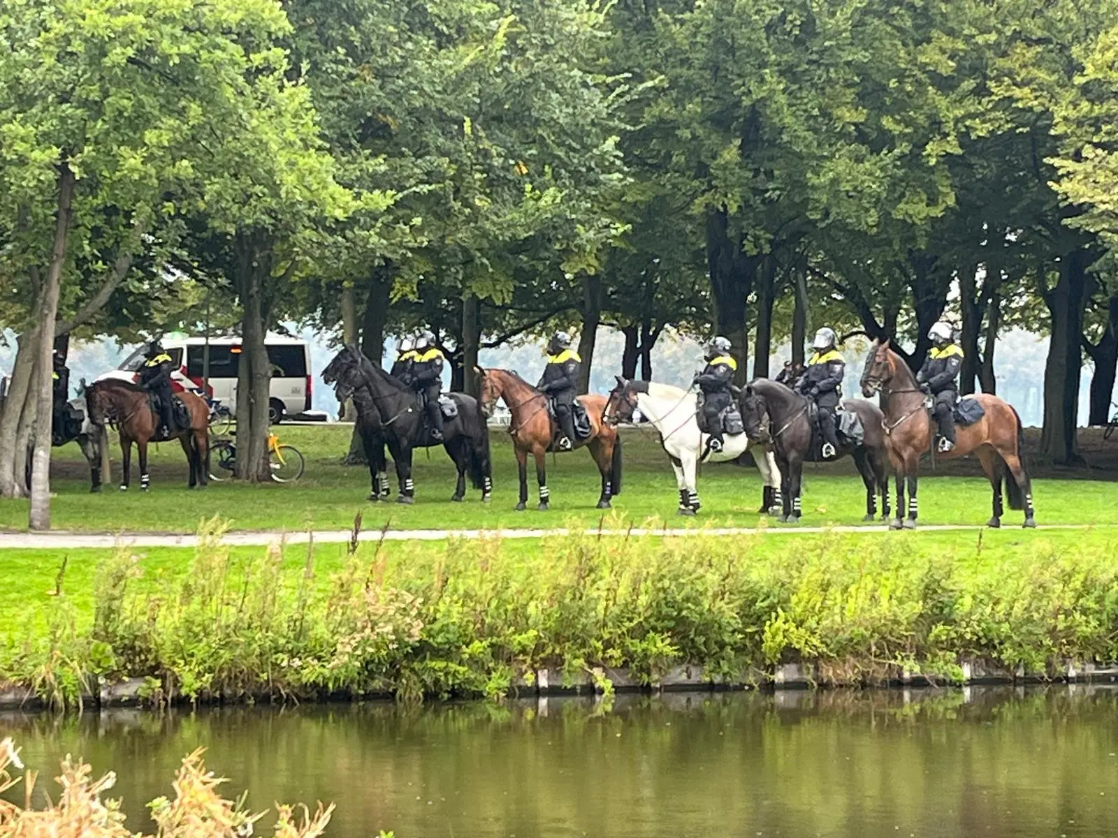 Els Rechts wijst naar Antifa na rellen - maar hooligans waren publiekelijk aangekondigd