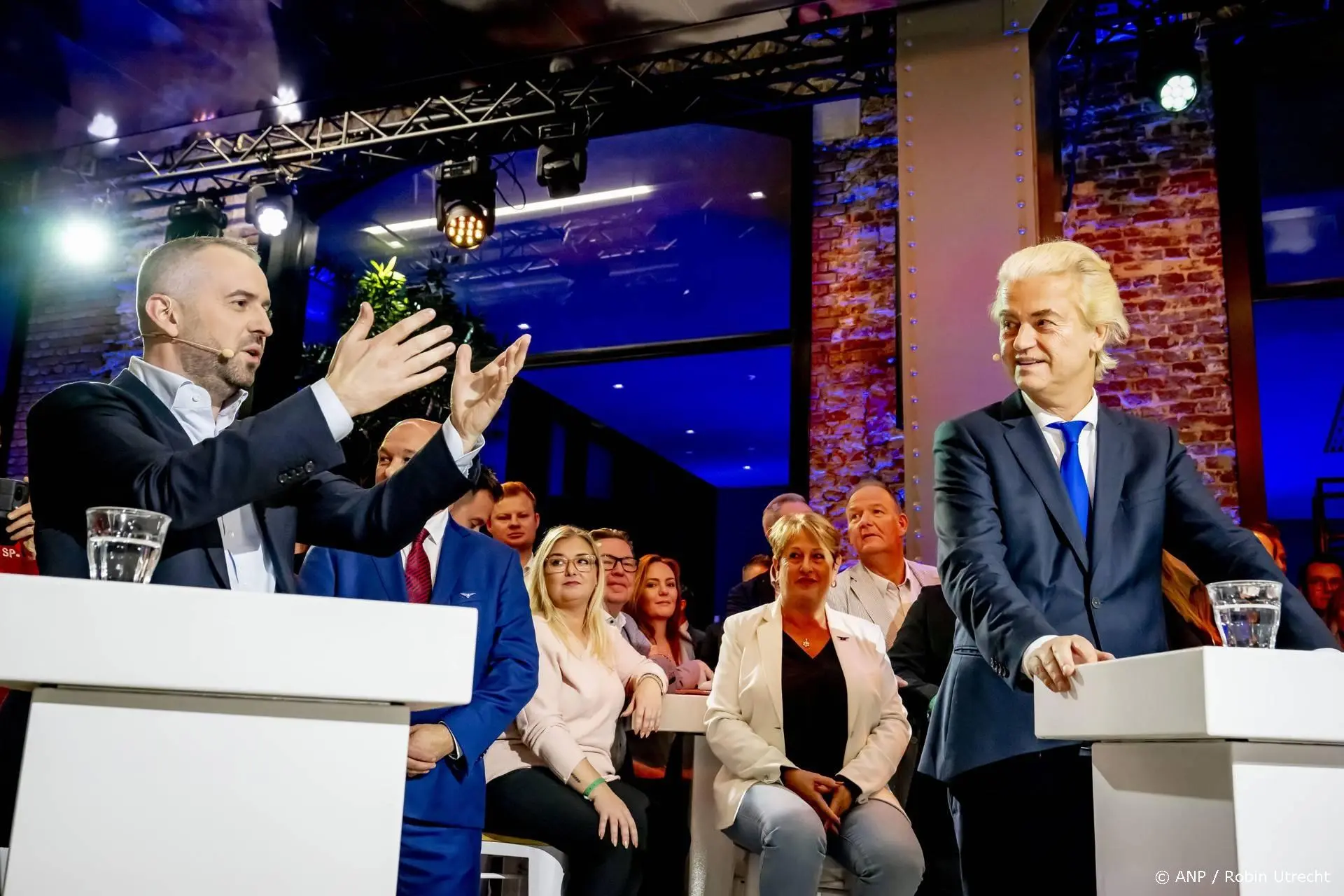Dijk valt Wilders aan op migratie en noemt hem 'clown Bassie'