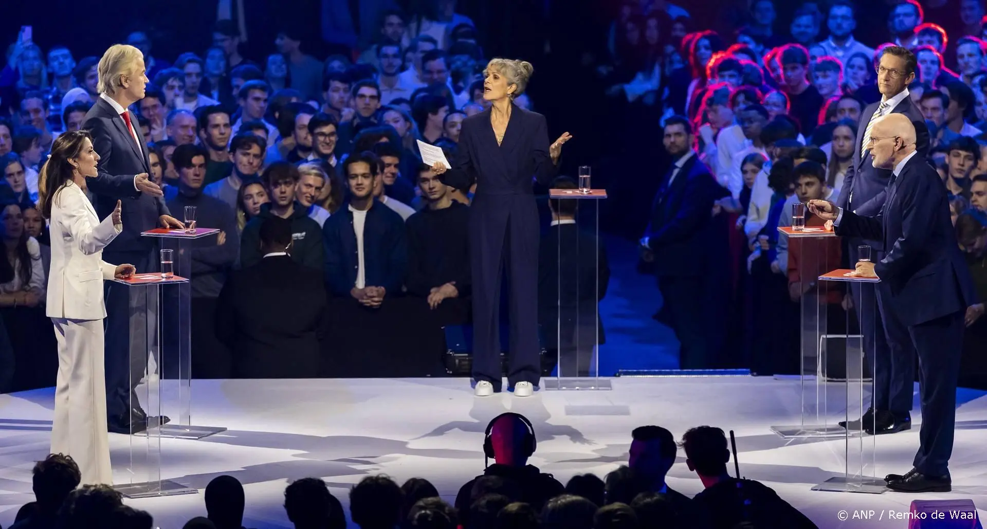Harde aanvaring tussen Wilders en Timmermans over AI-plaatjes