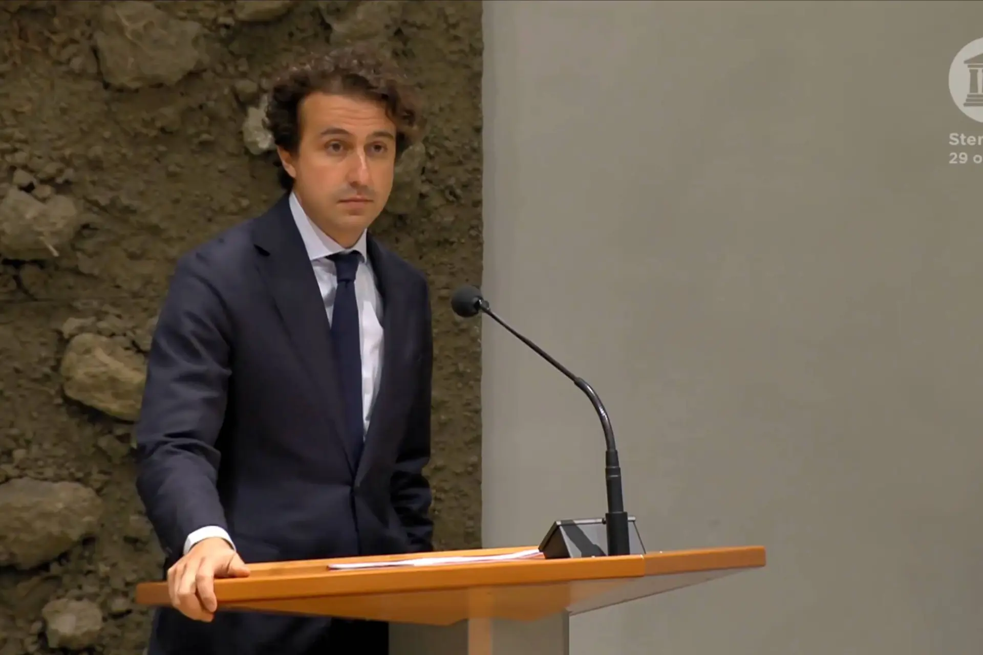 Klaver weggezet als wereldvreemd: woningnood zou niets met migratie te maken hebben