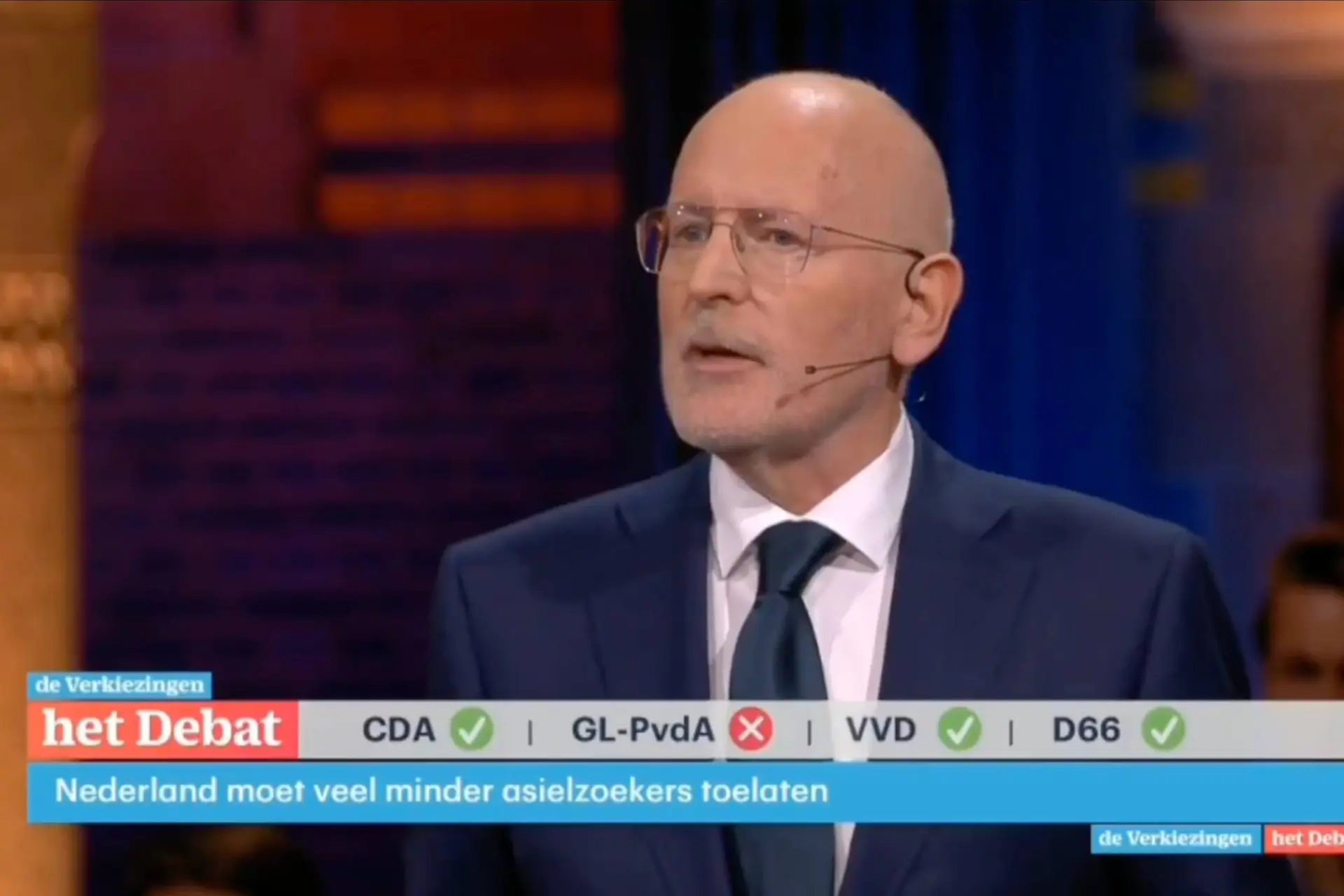 Timmermans: “Je moet vluchtelingen blijven toelaten” - Nederland is volgens hem ondergeschikt