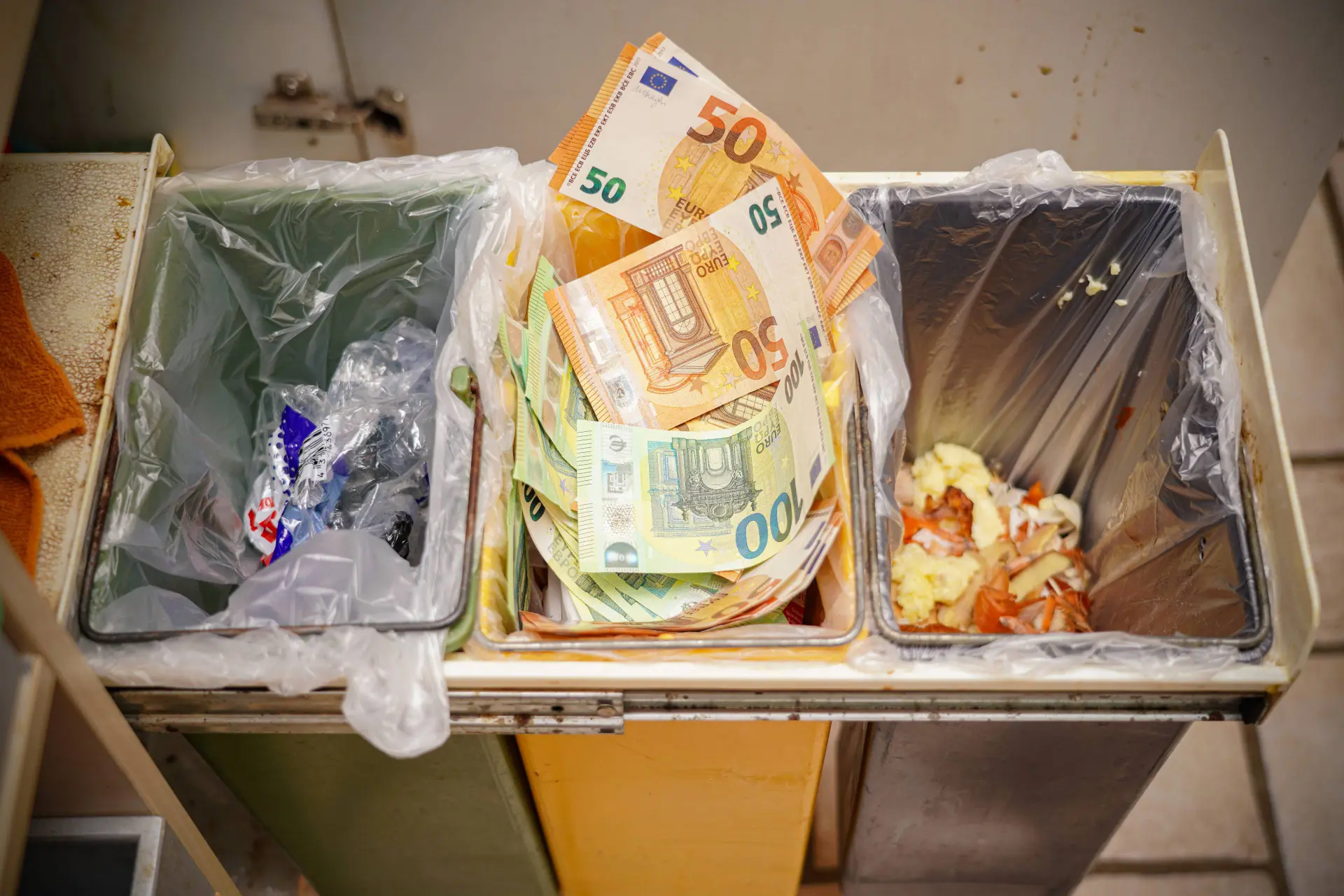 Totale paniek om naderende crisis: ECB en kabinet staan machteloos terwijl uw boodschappen onbetaalbaar worden
