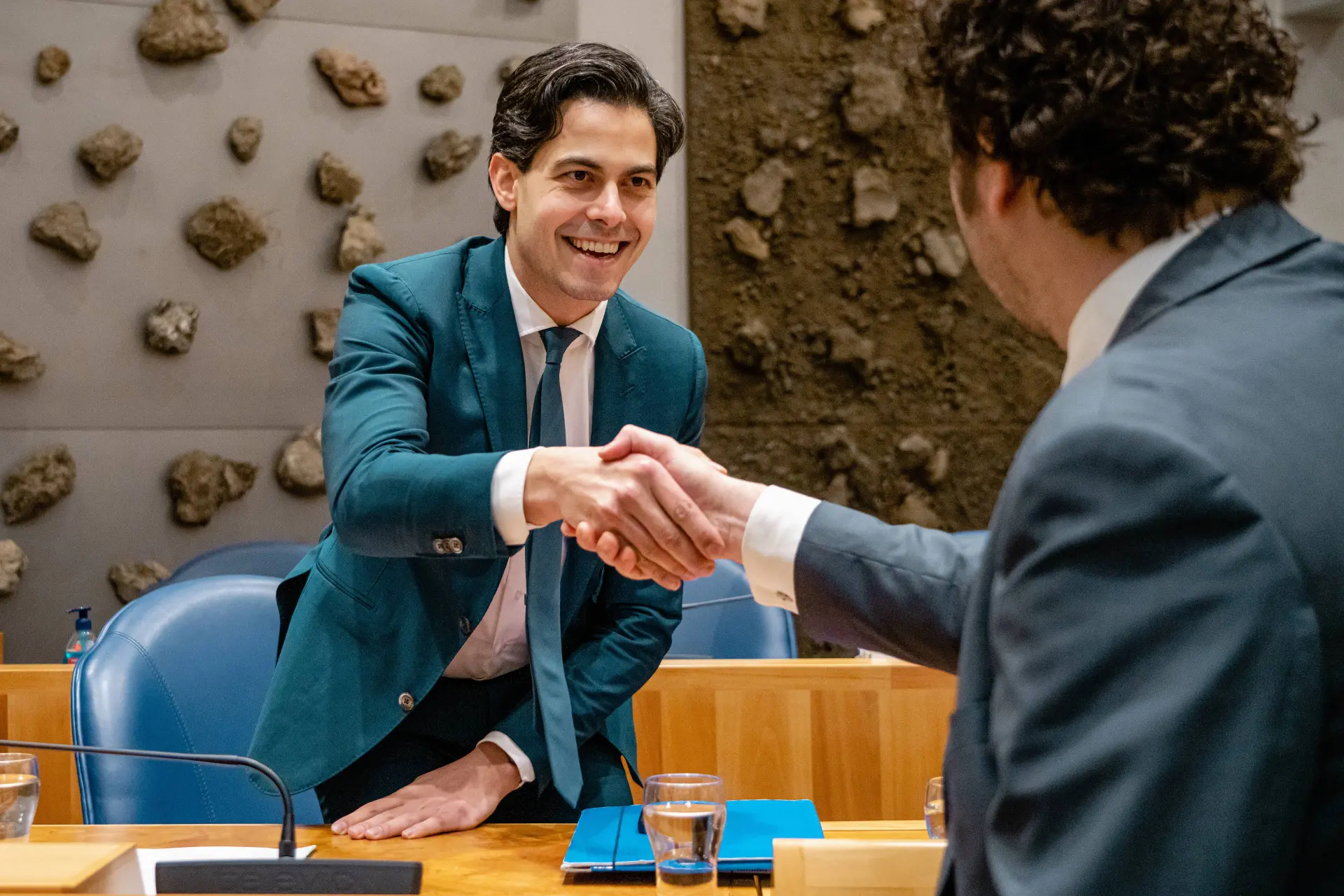 Hilarisch: D66-informateur Hans Wijers blundert zichzelf de formatie uit - “de feeks van de VVD” nekt hem