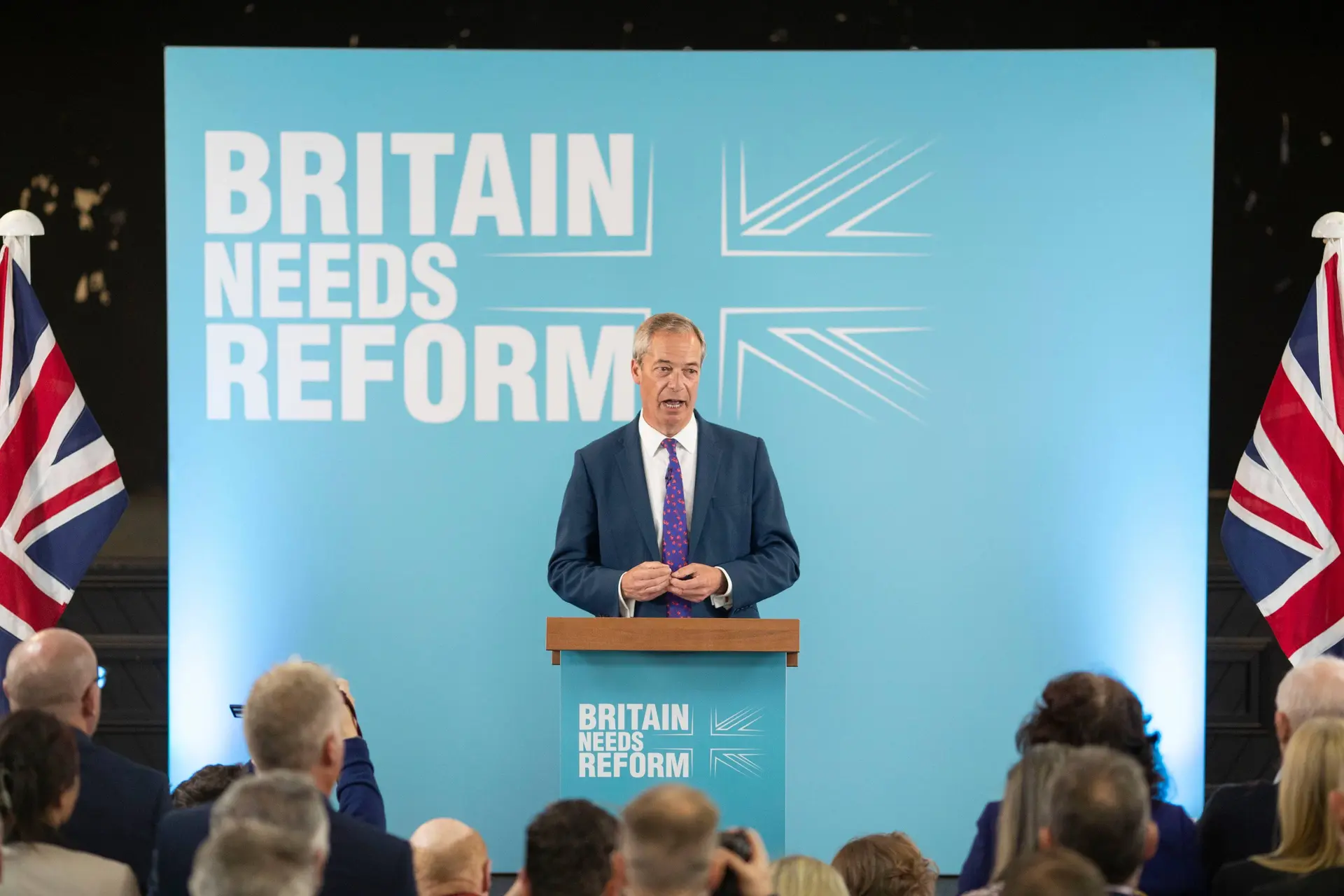 Britse regering speelt met vuur: beveiliging Nigel Farage met 75% verlaagd