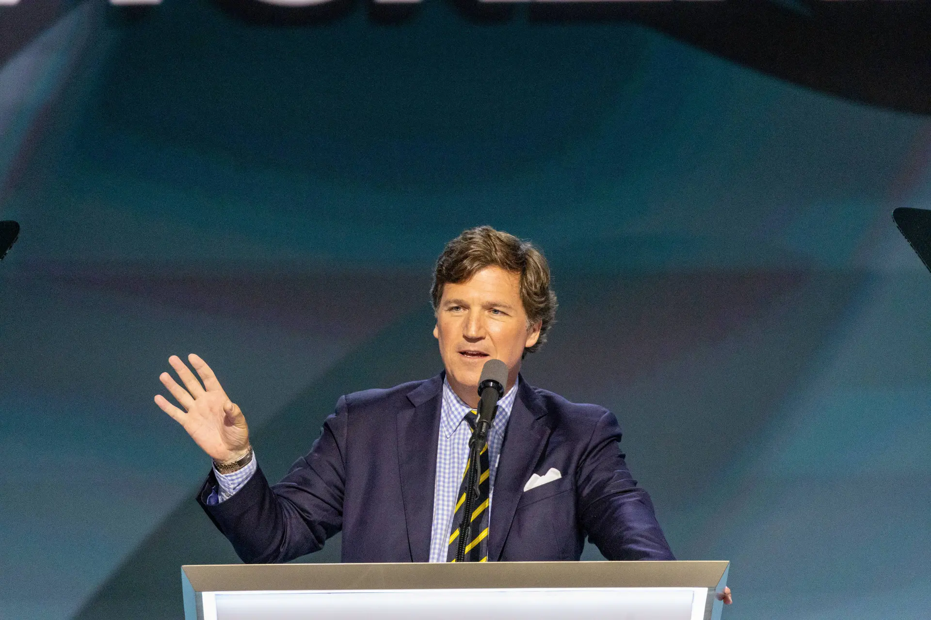 Tucker Carlson: “Abortus is moord - en iedereen weet dat” - publiek juicht hem toe