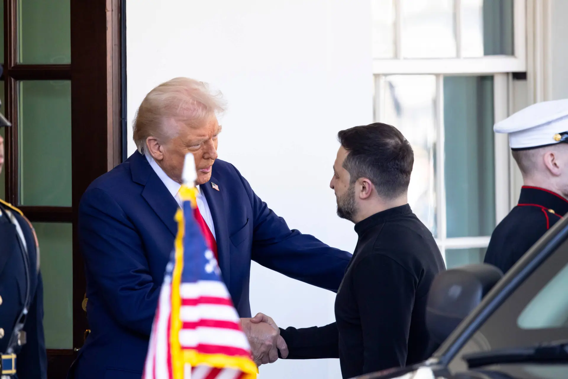 Trump zet Zelensky onder druk: “Aanvaarden wat Rusland eist, of Oekraïne wordt vernietigd”
