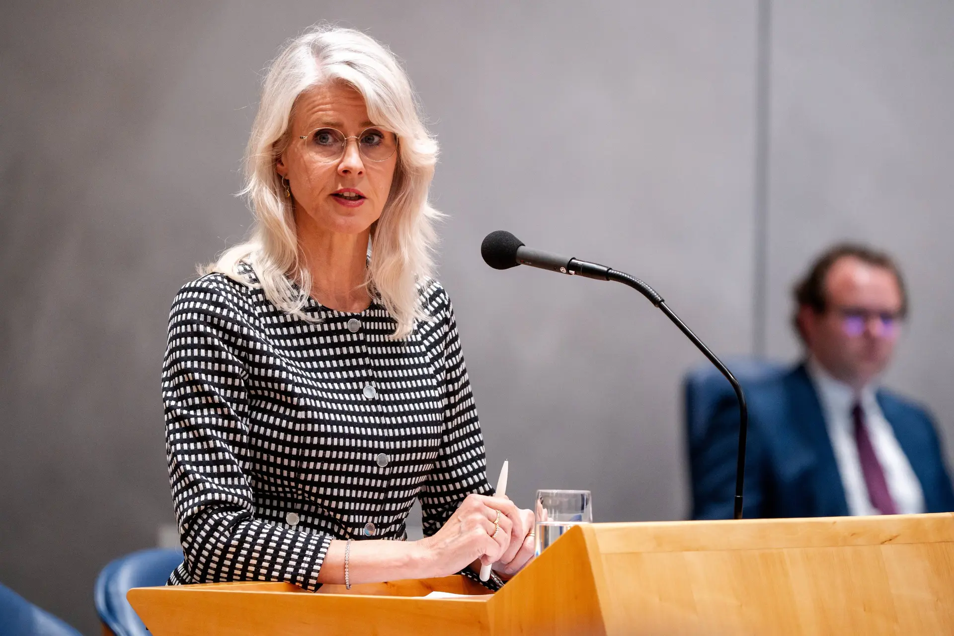 Jachtseizoen geopend: Partijkartel wil Mona Keijzer slopen na terechte kritiek op NOS