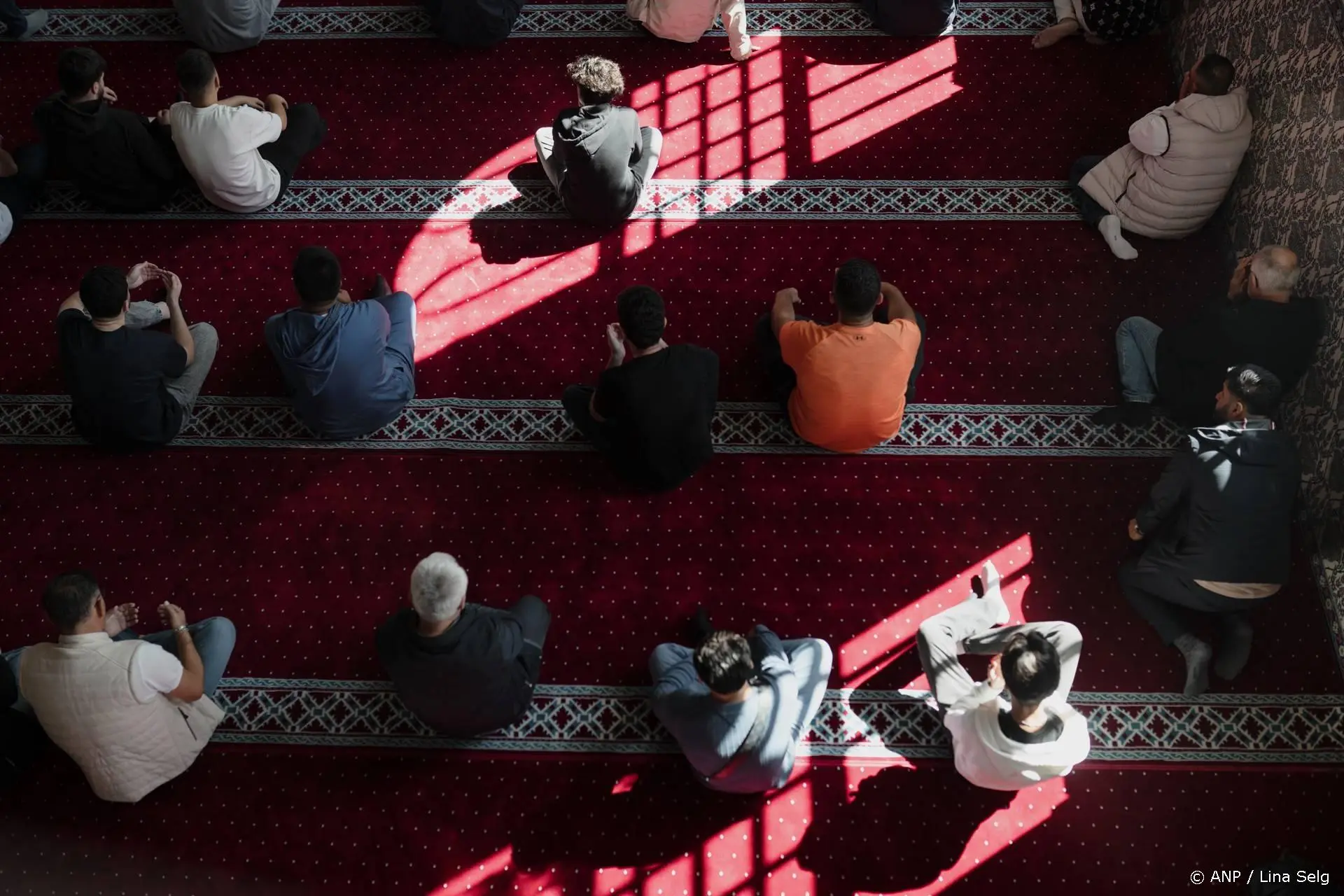 Moskee Emmeloord bedreigd met verscheurde korans en haatteksten
